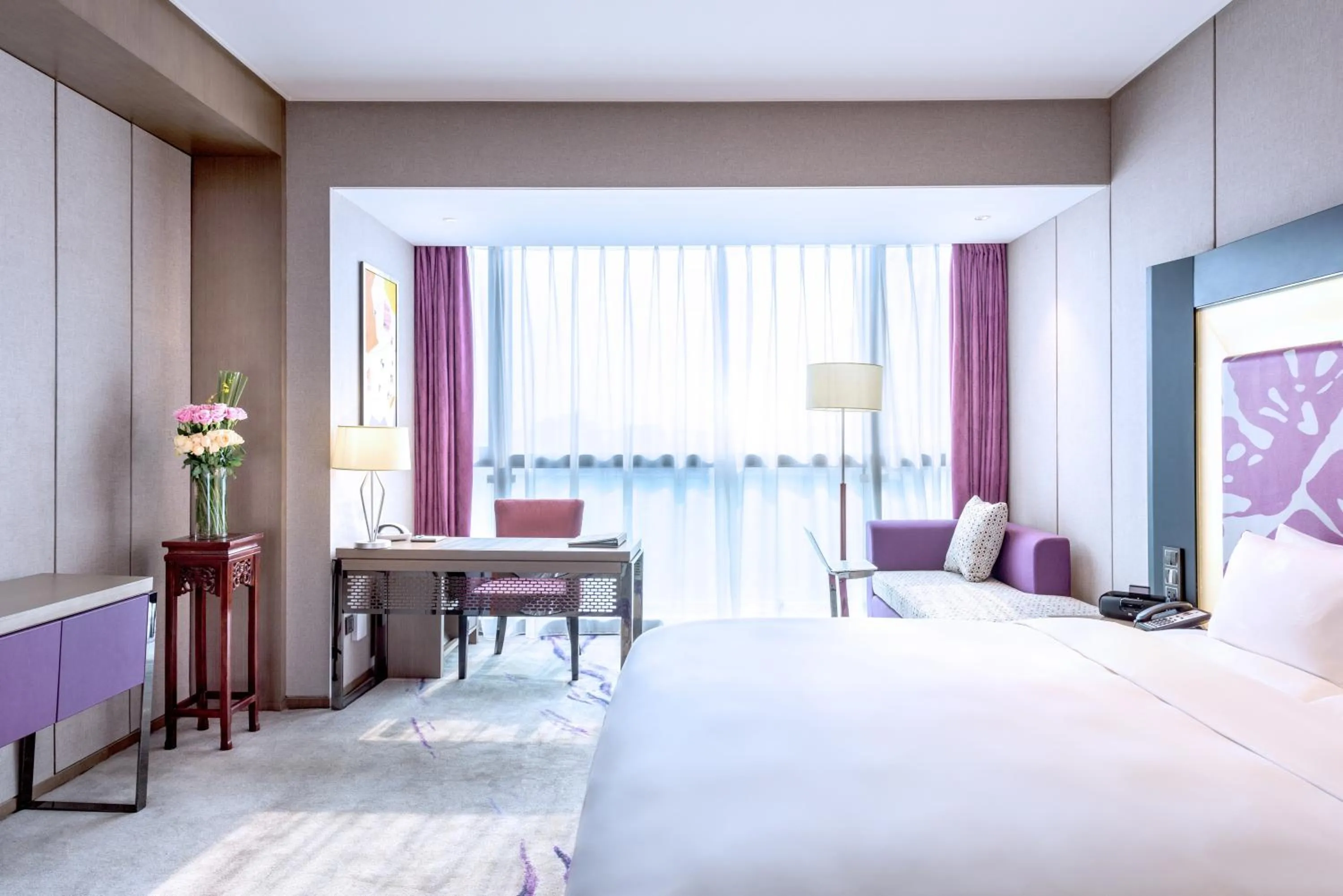Bedroom, Business Area/Conference Room in Novotel Xi'an SCPG