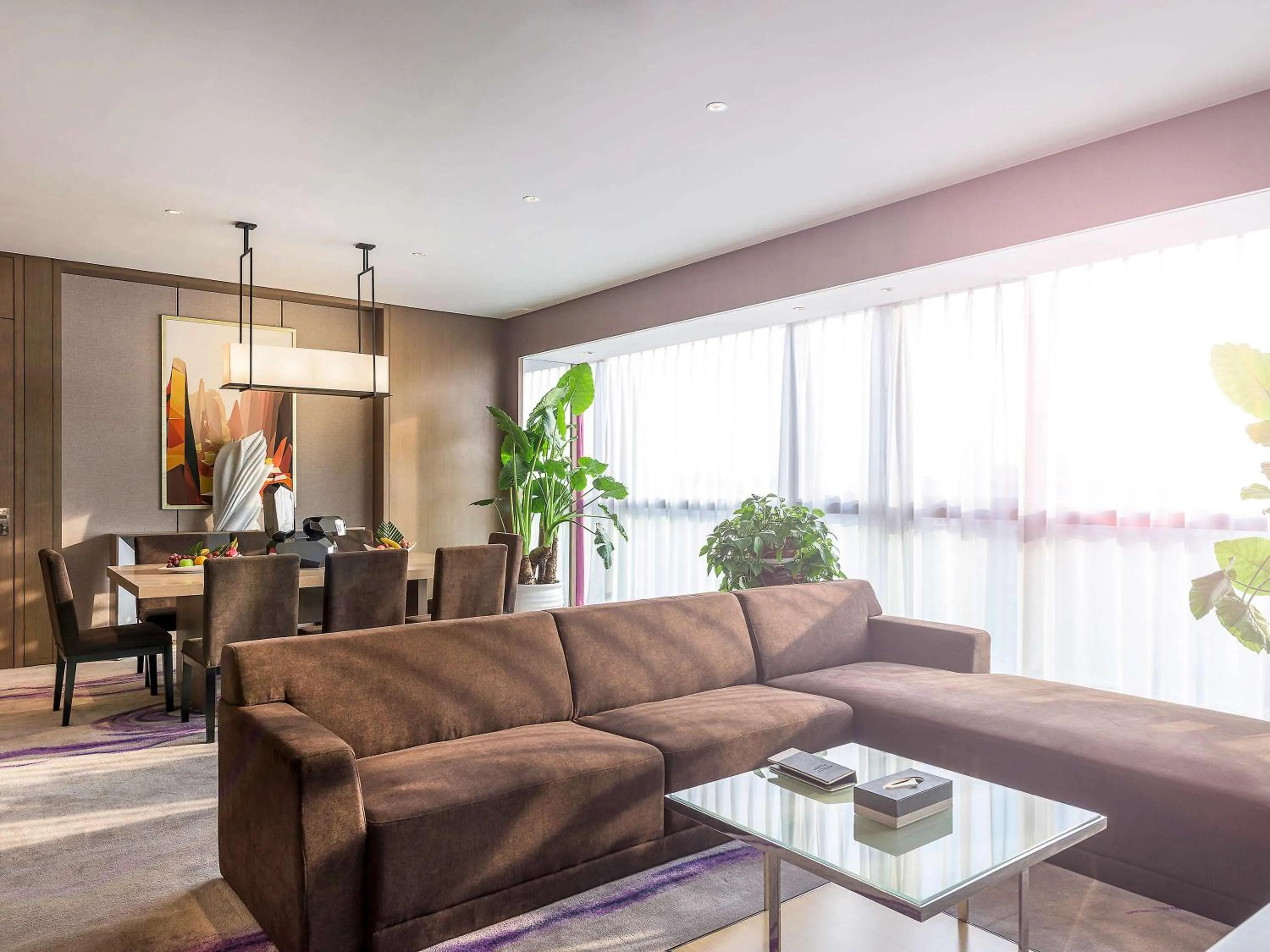 Photo of the whole room, Seating Area in Novotel Xi'an SCPG