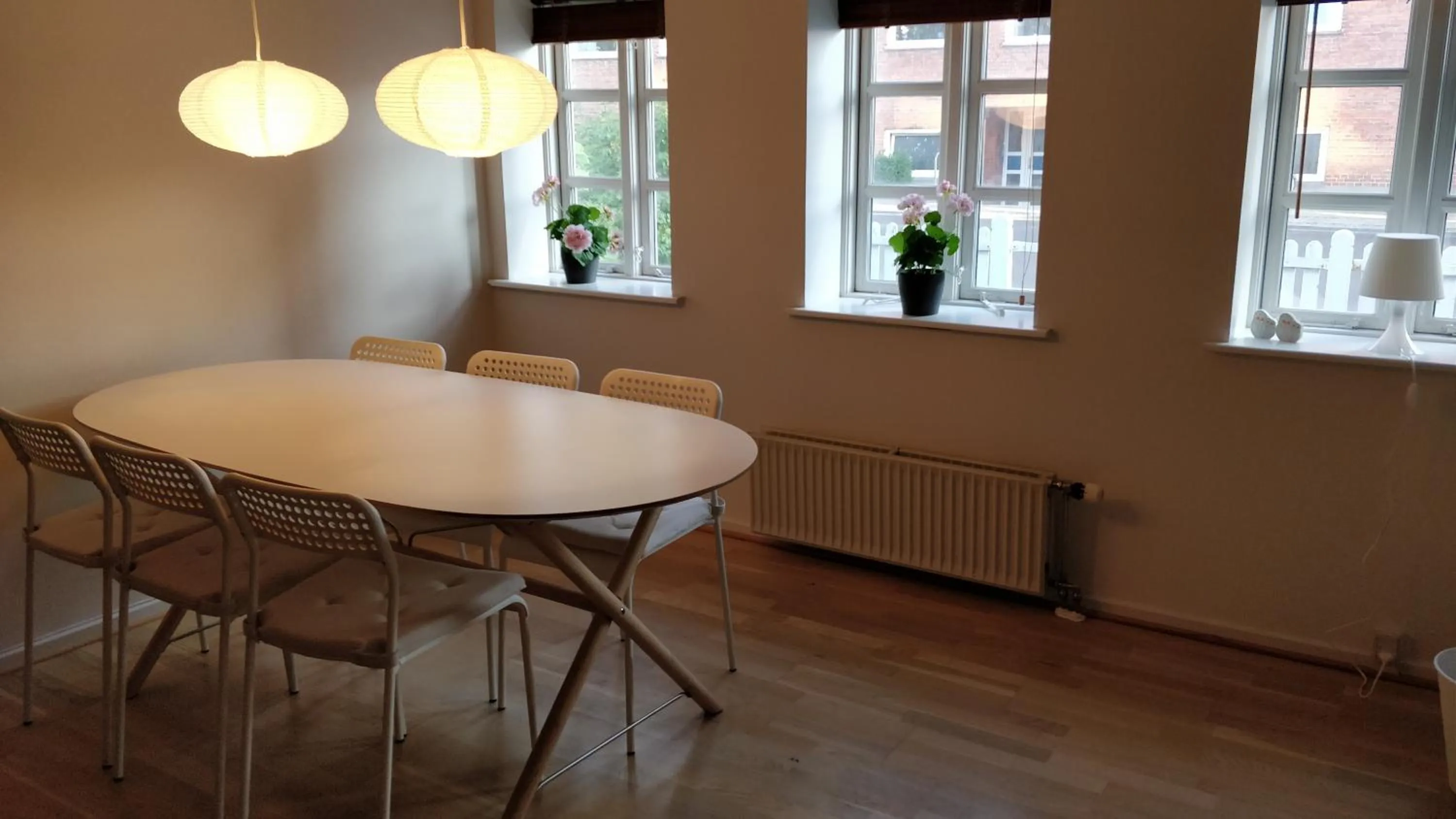 Dining area in Aalborg City Rooms ApS