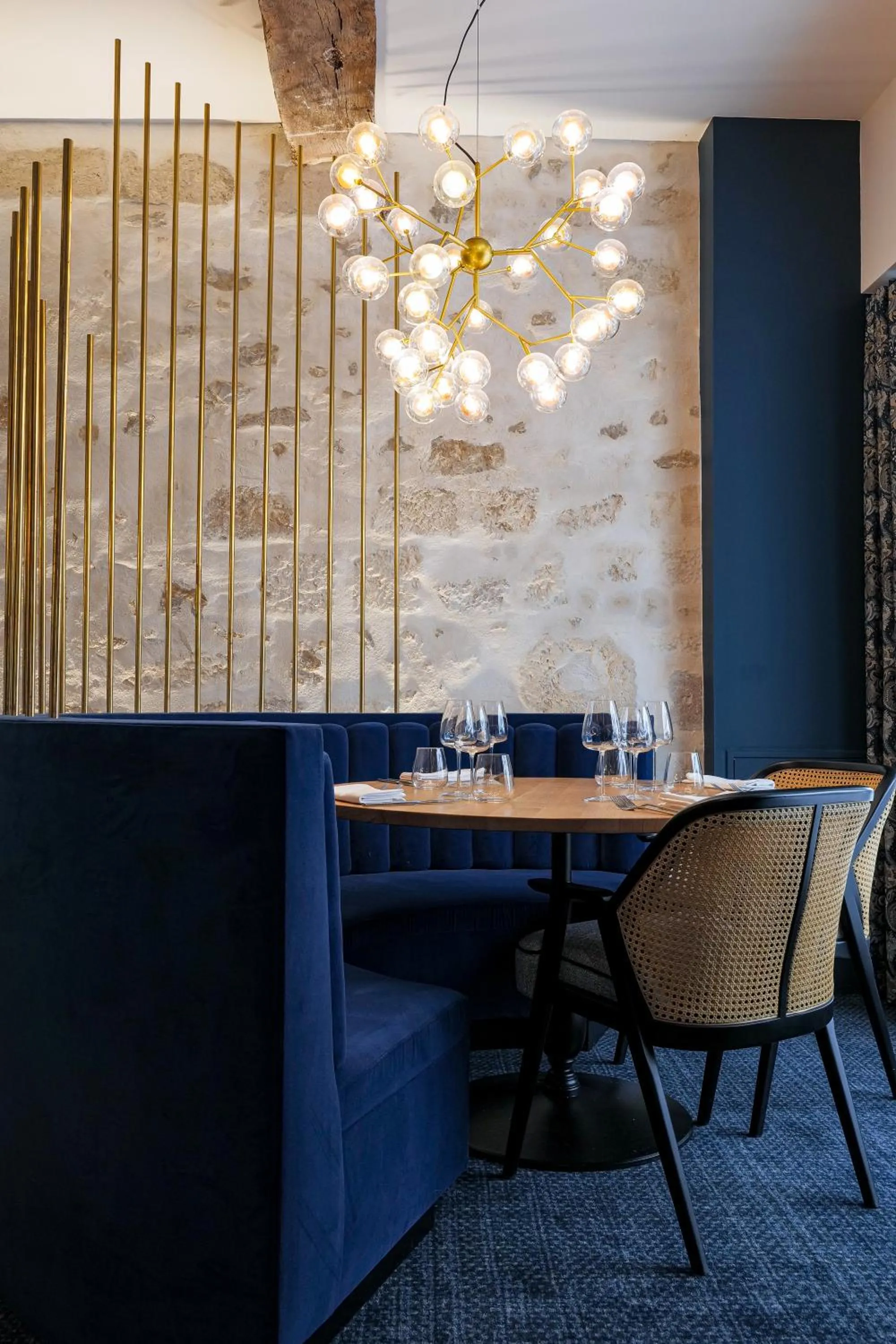 Restaurant/places to eat in Maison des Ambassadeurs