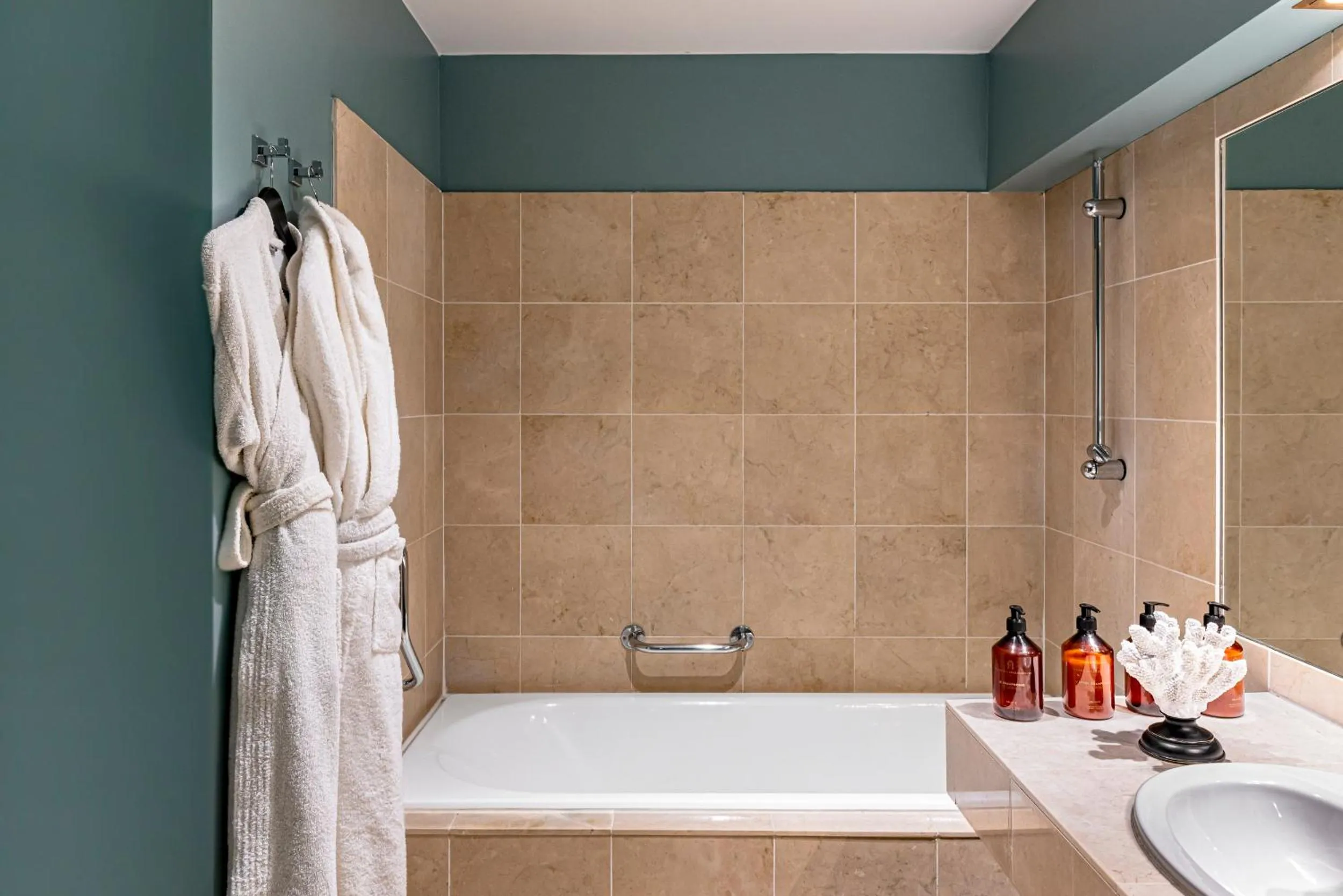 Bathroom in Maison des Ambassadeurs