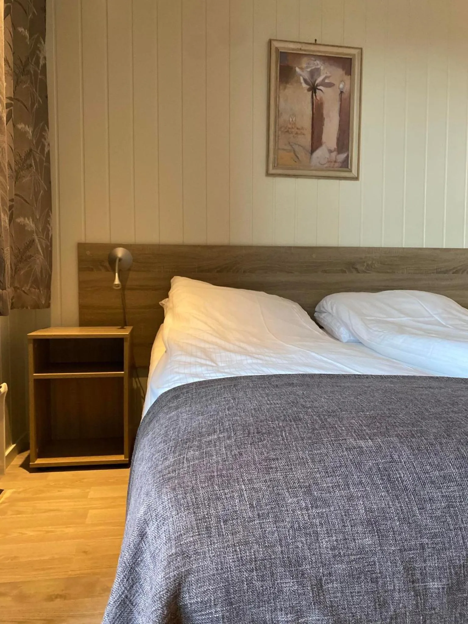 Bed in Askvoll Fjordhotell