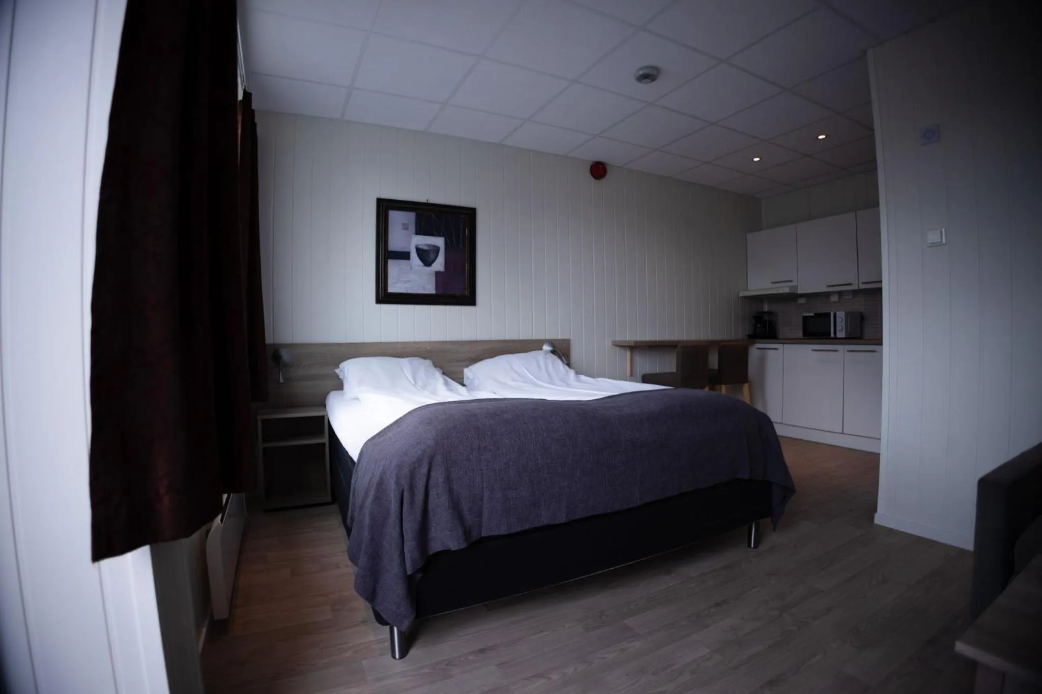 Photo of the whole room, Bed in Askvoll Fjordhotell