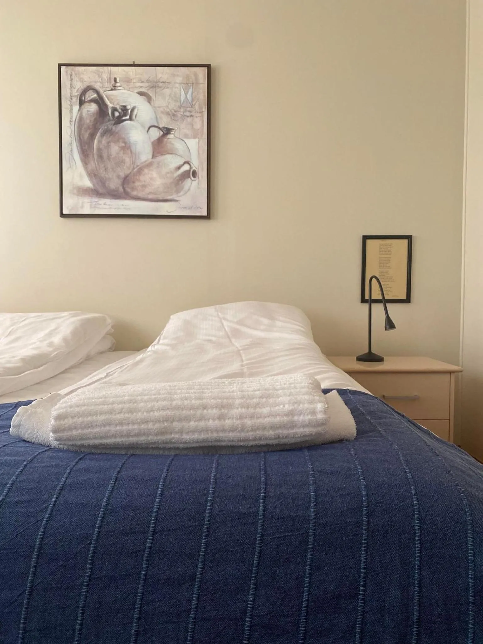 Bed in Askvoll Fjordhotell