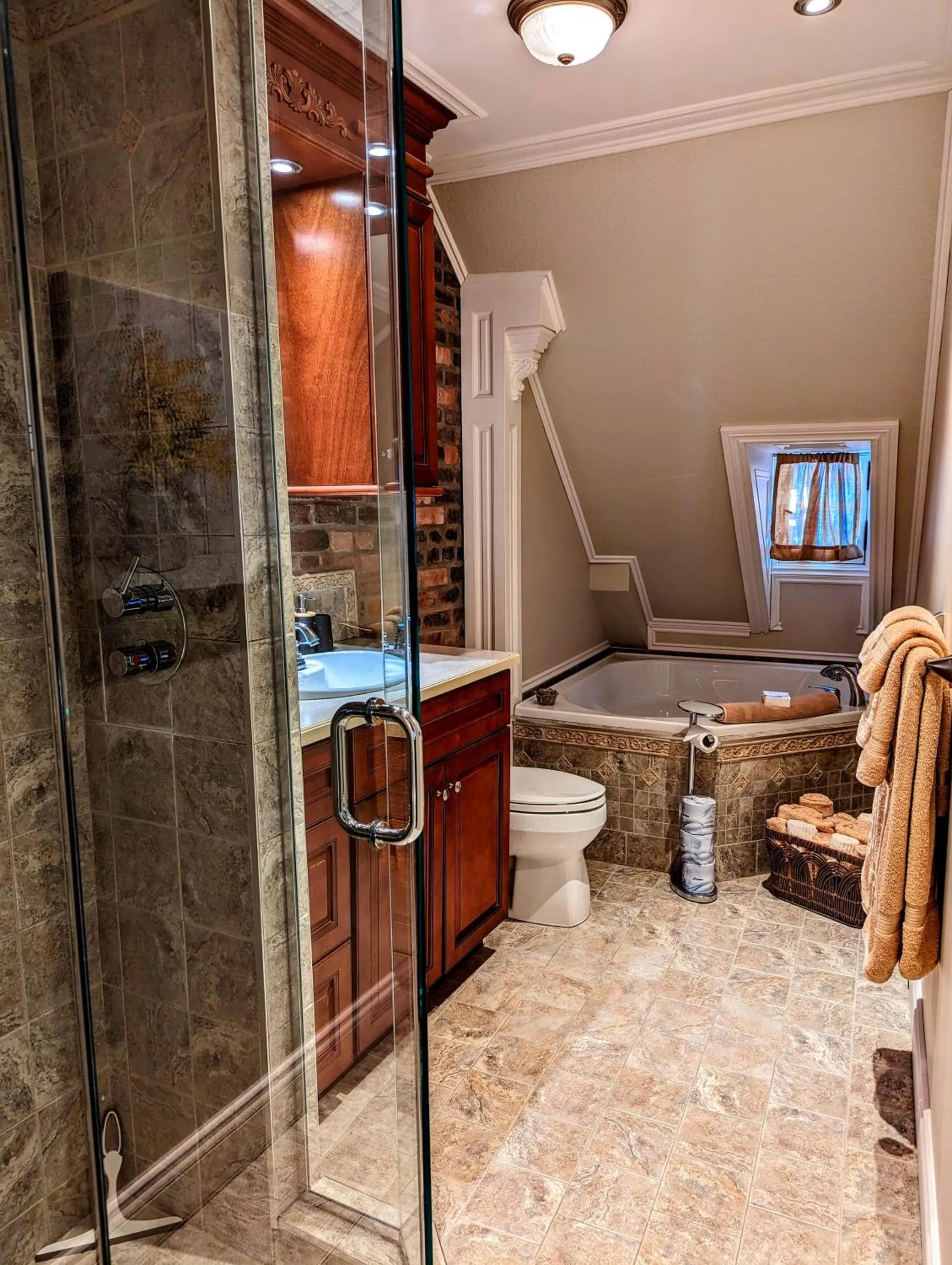 Shower in Auberge J.A Moisan