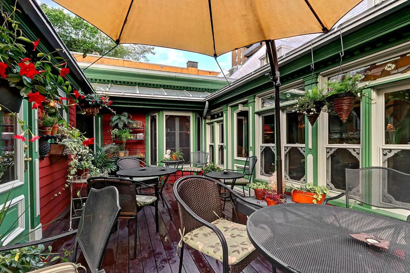 Patio in Auberge J.A Moisan