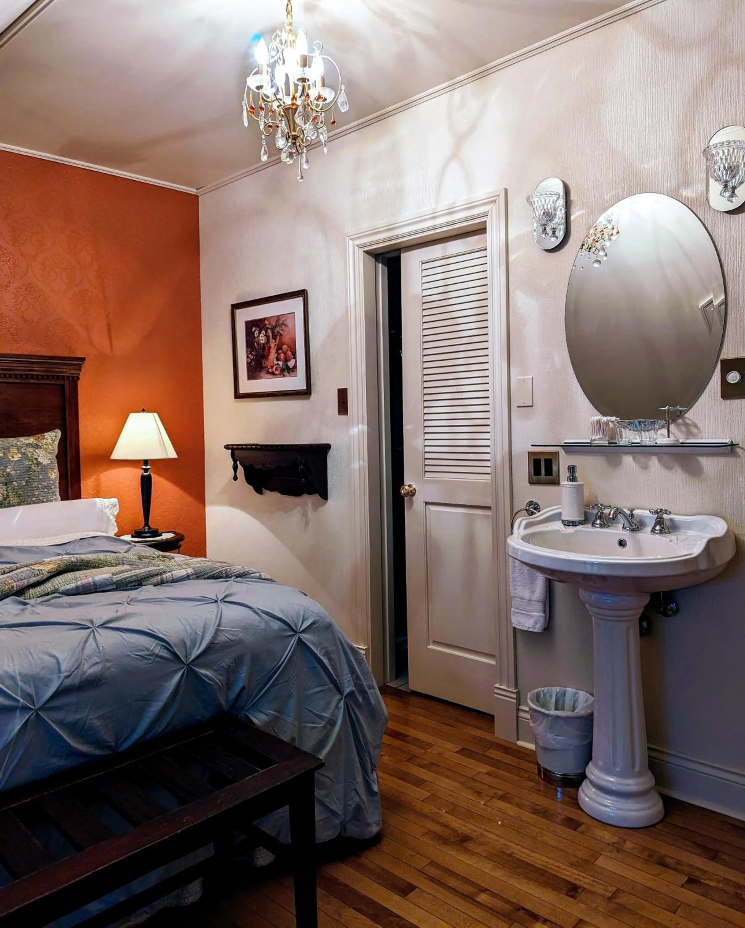 Bedroom, Bed in Auberge J.A Moisan