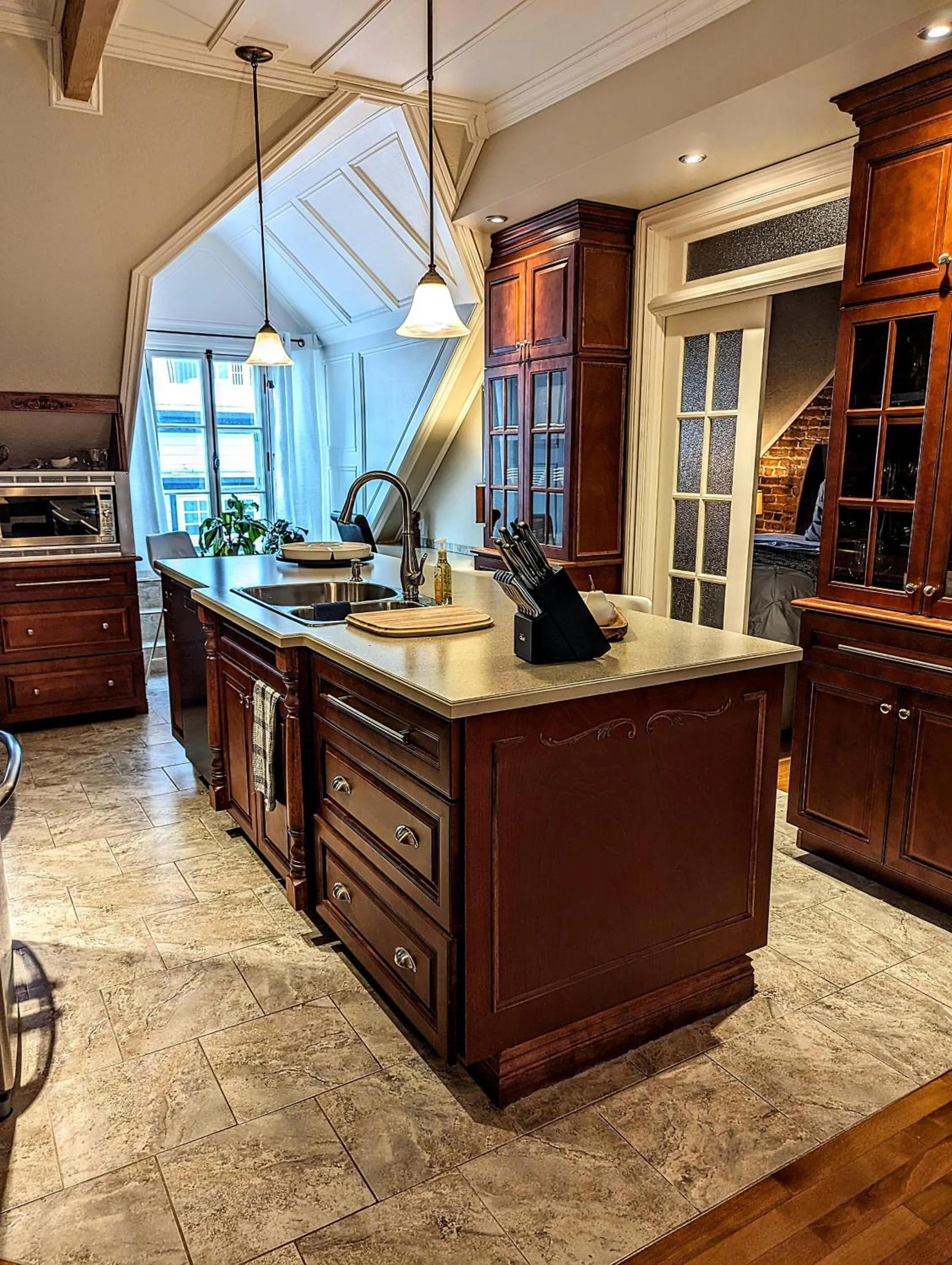 Kitchen or kitchenette in Auberge J.A Moisan