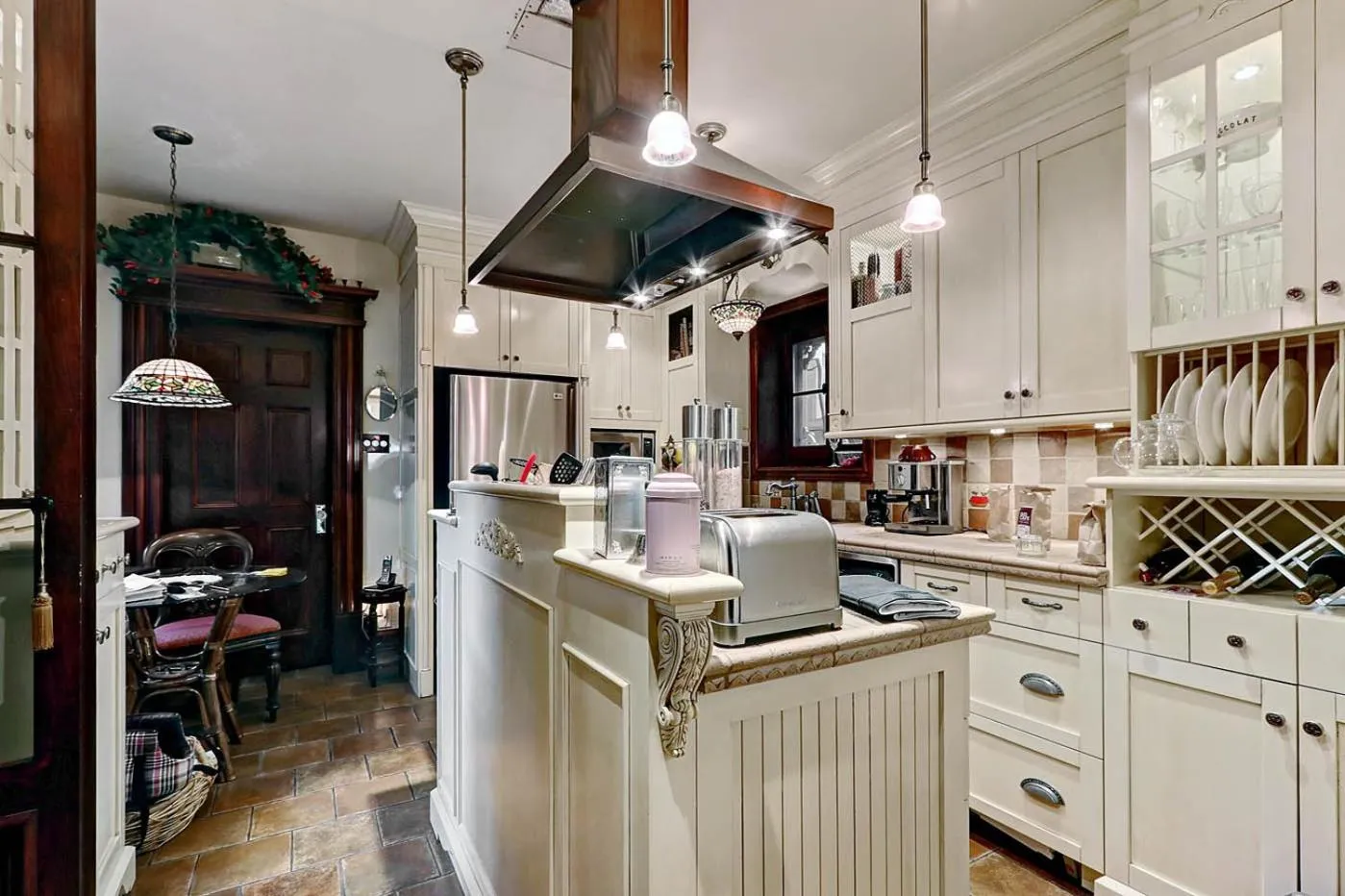 Communal kitchen in Auberge J.A Moisan