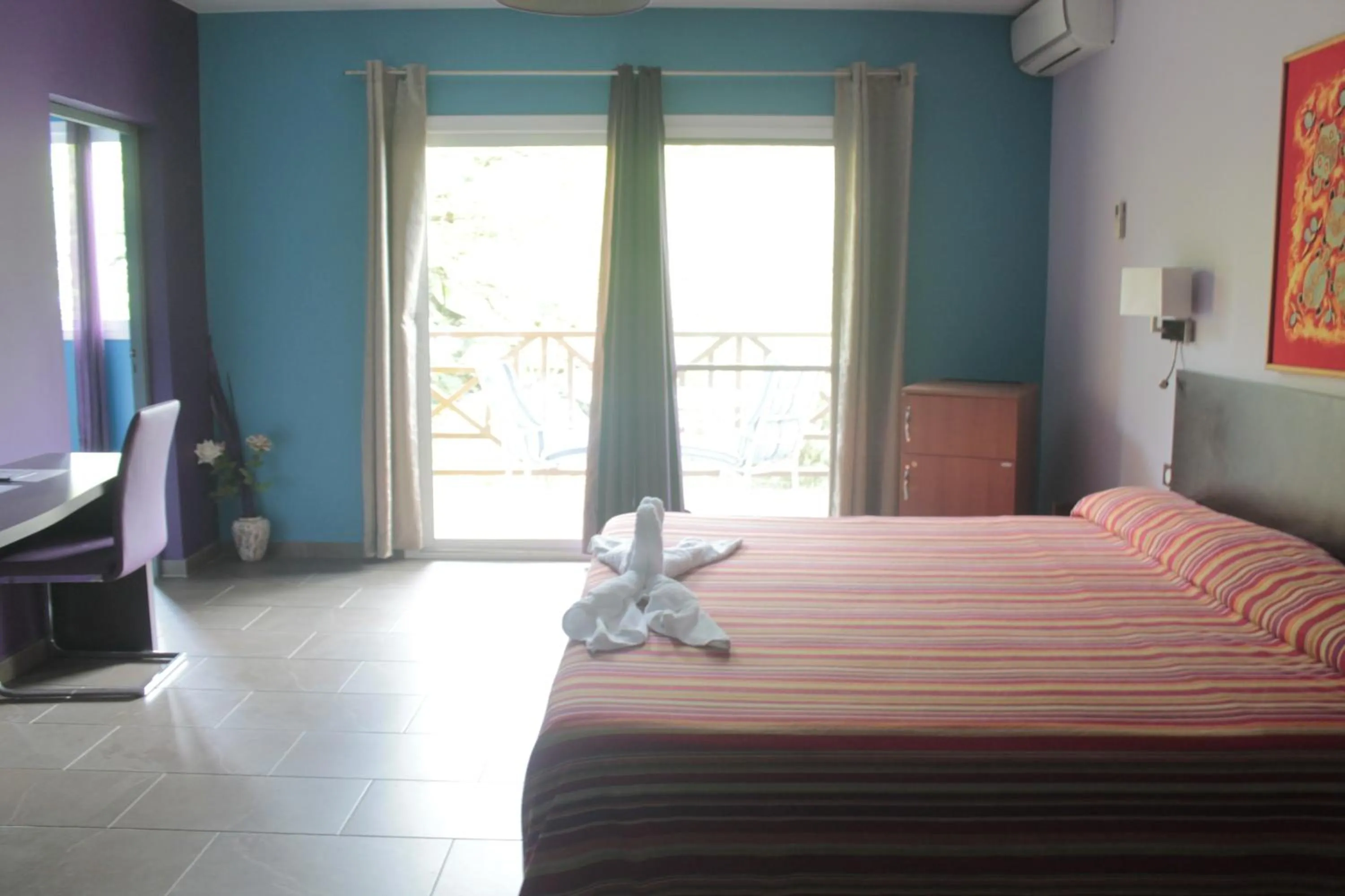 Bed in Hotel L'ebene Verte