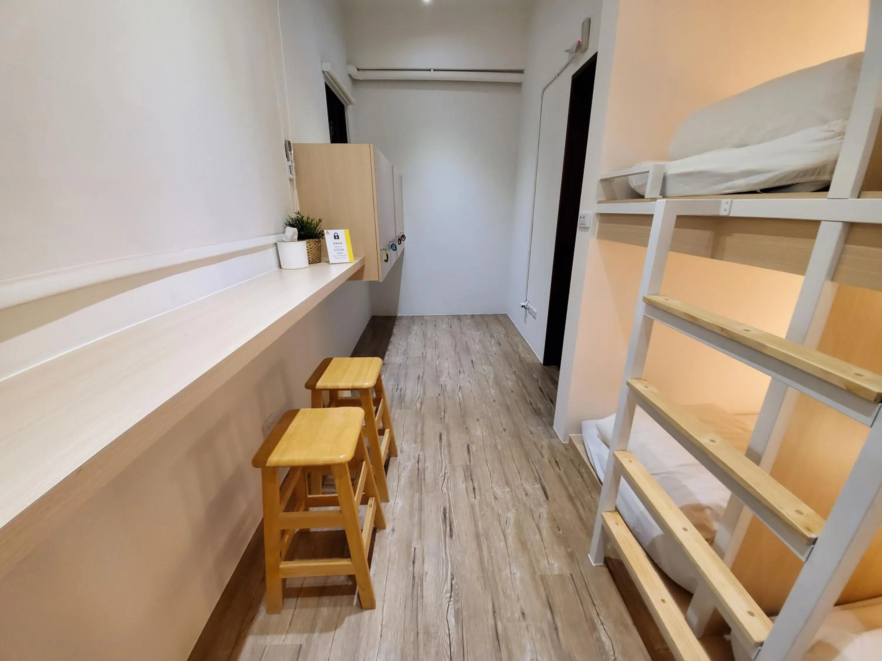 Photo of the whole room, Bed in On My Way Taitung Hostel