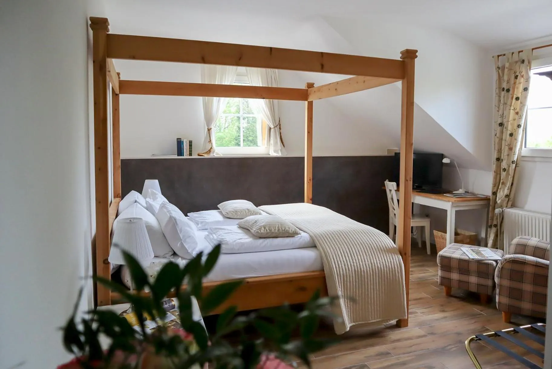 Photo of the whole room, Bed in Hotel Gut Moschenhof