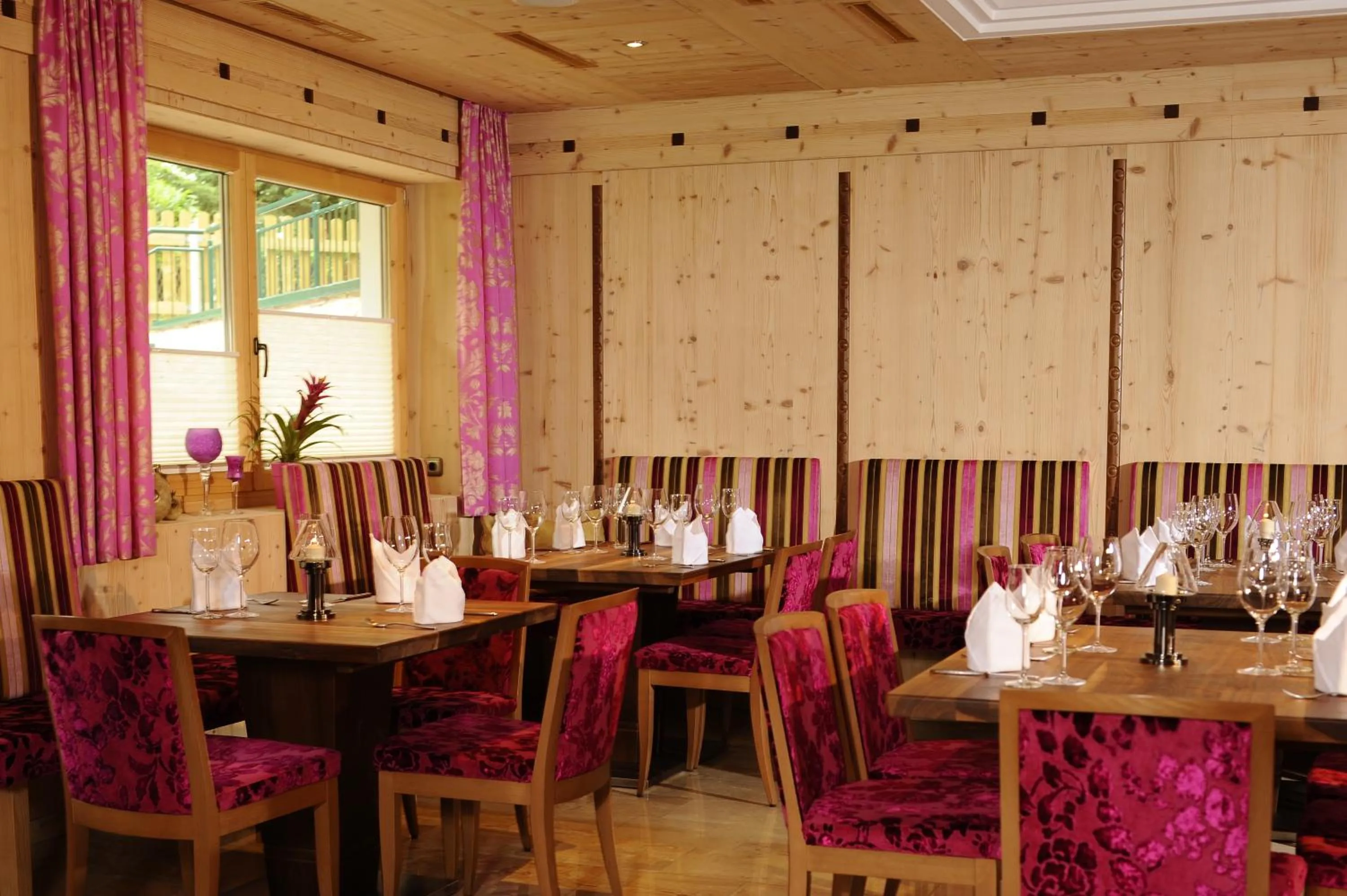 Restaurant/places to eat in Hotel Rose