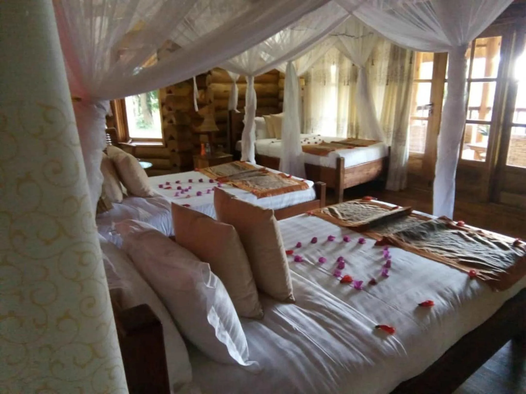 Bed in Trackers Safari Lodge Bwindi