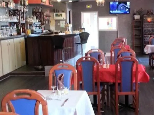 Dining area in Hôtel Le Hussard