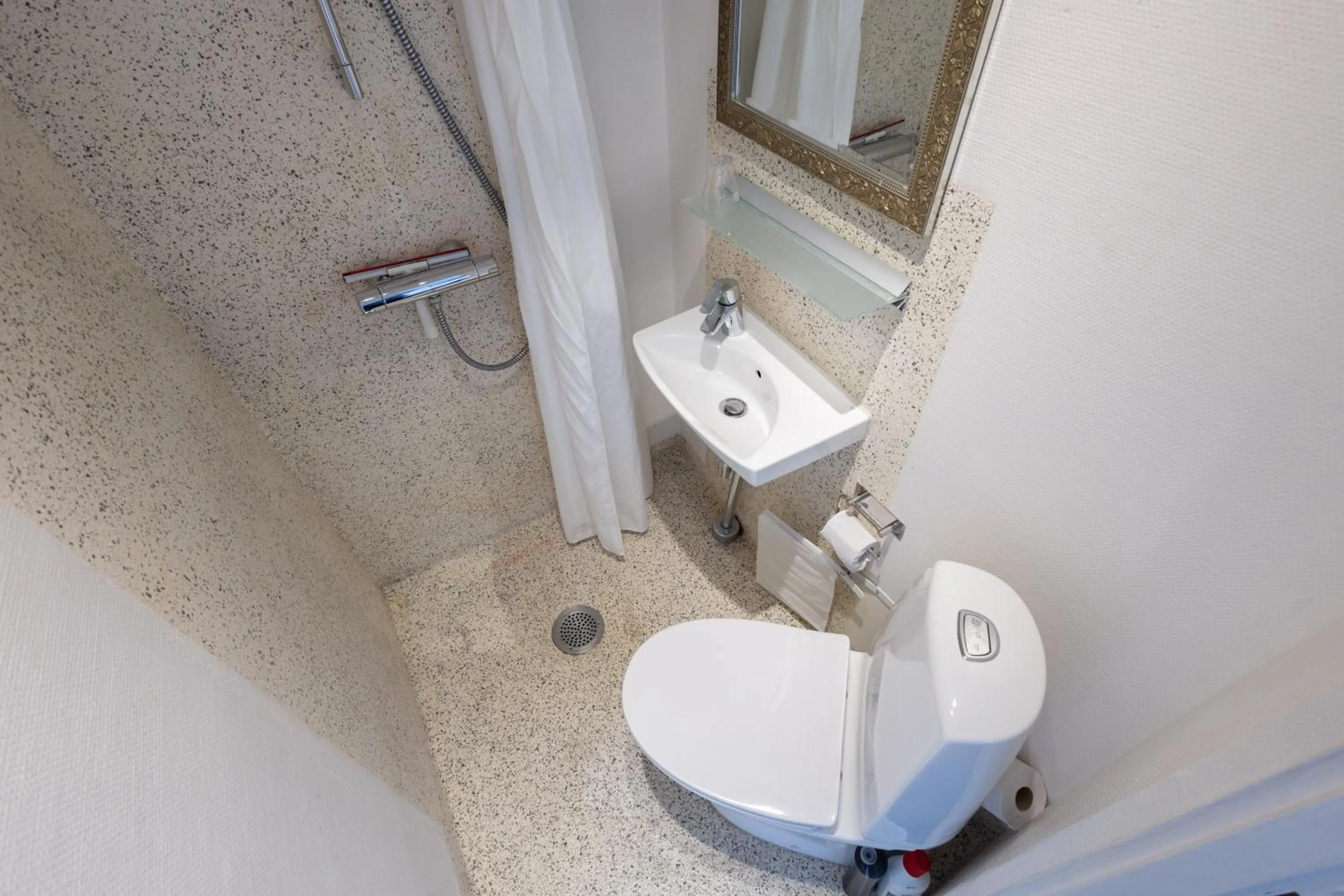 Bathroom in Milling Hotel Mini 11