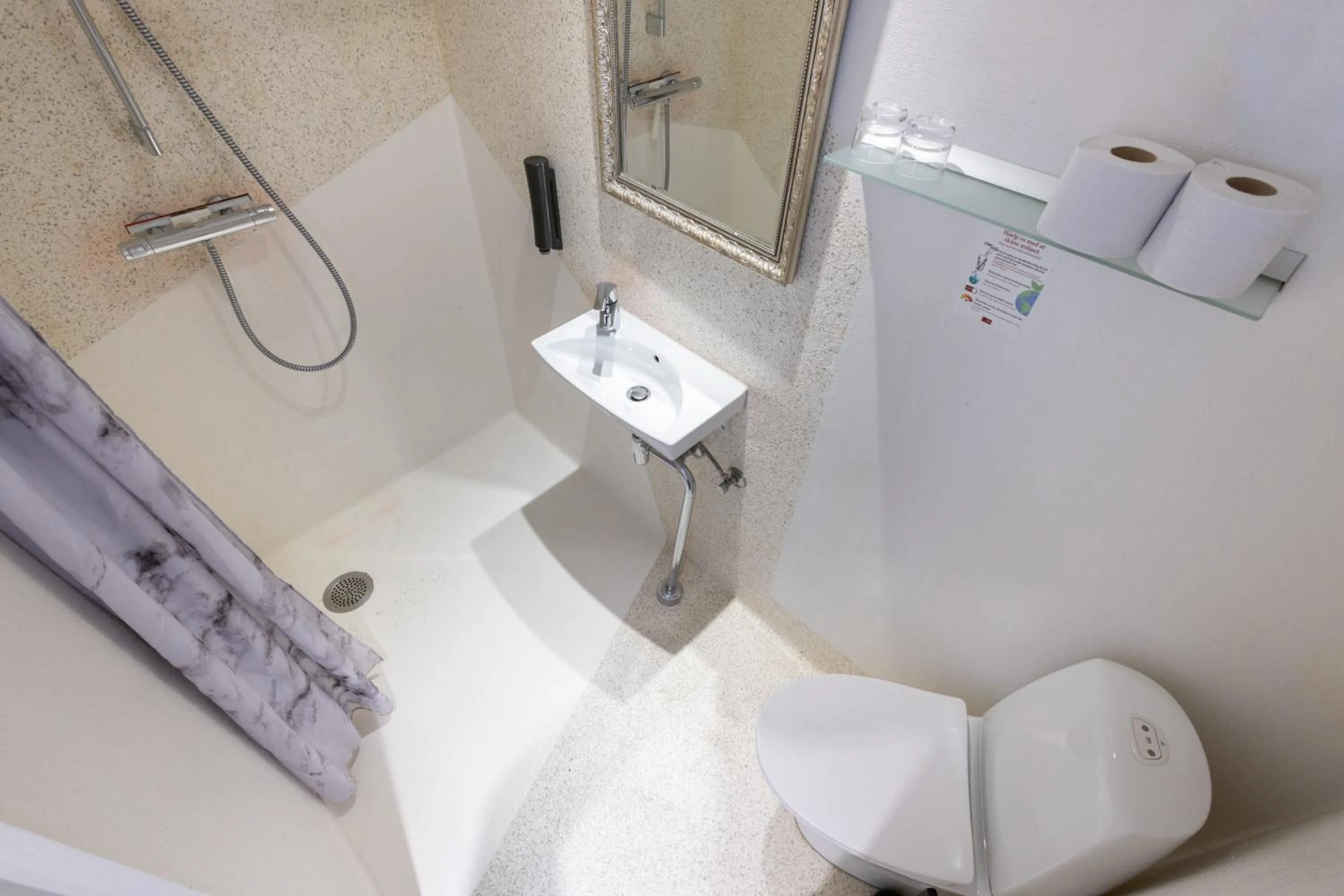 Bathroom in Milling Hotel Mini 11