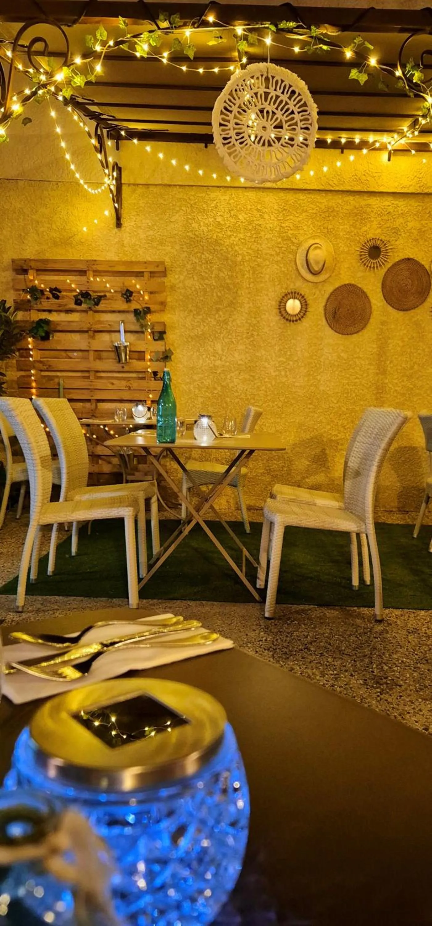 Patio in Logis Hôtel Le Mistral - Restaurant - Montélimar Sud