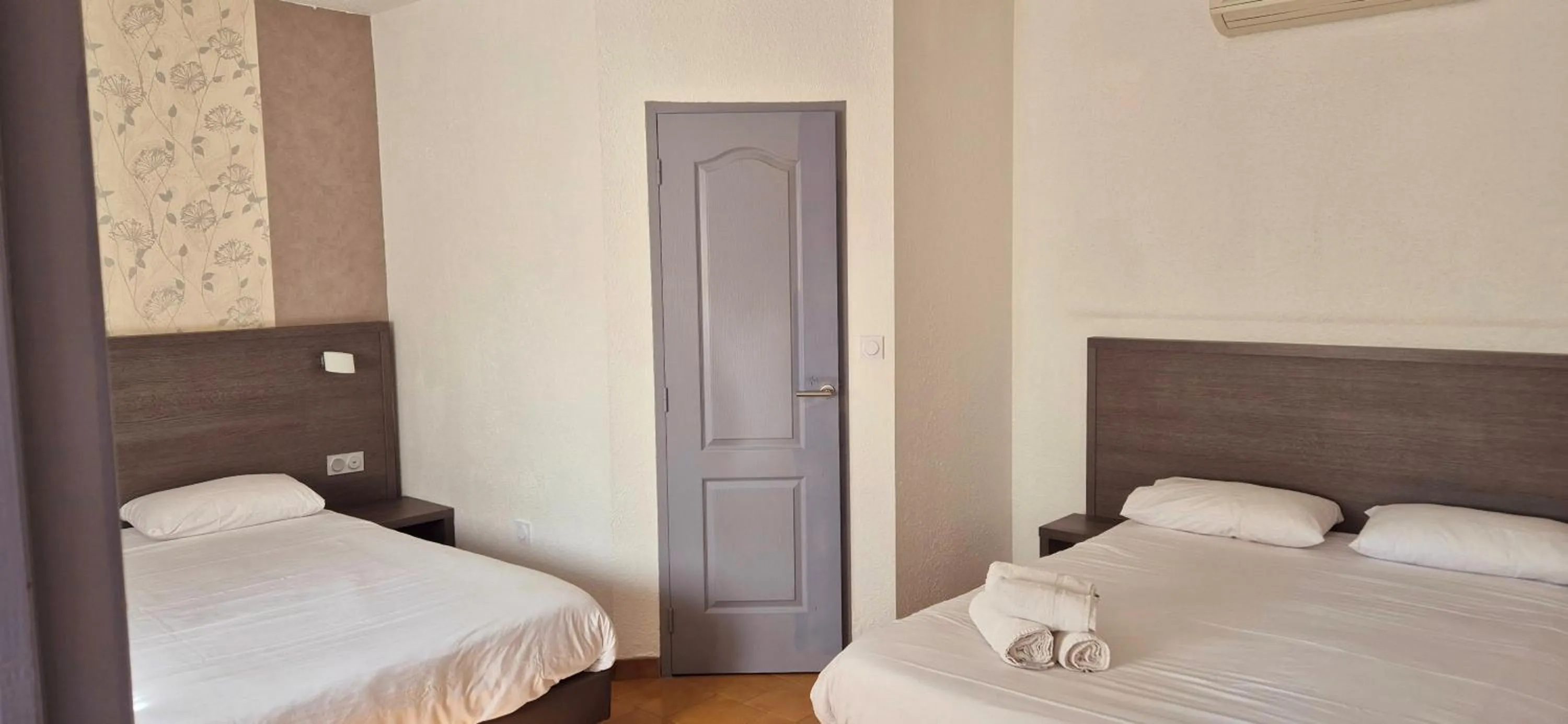 Bed in Logis Hôtel Le Mistral - Restaurant - Montélimar Sud