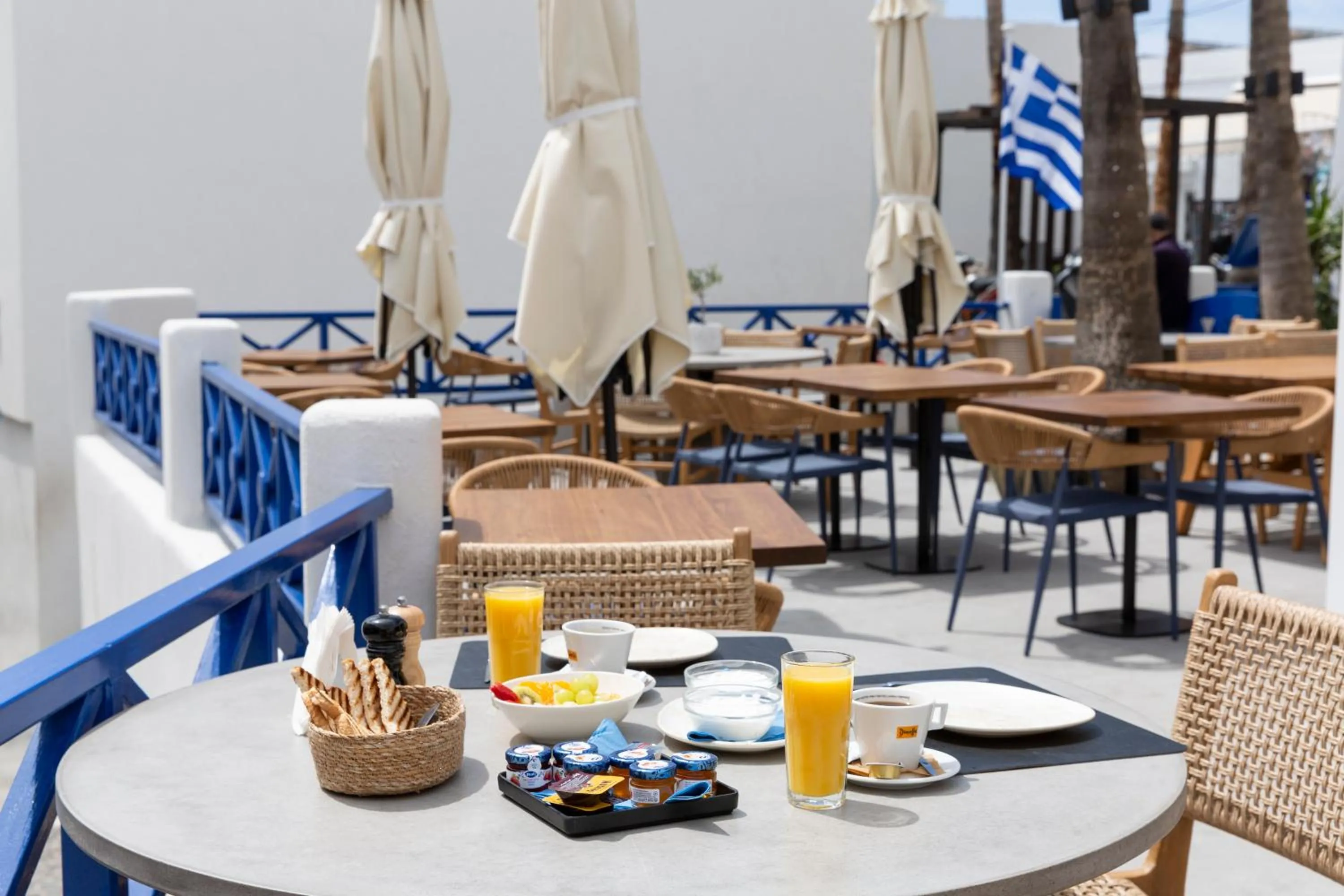 Restaurant/places to eat in Asimina Hotel