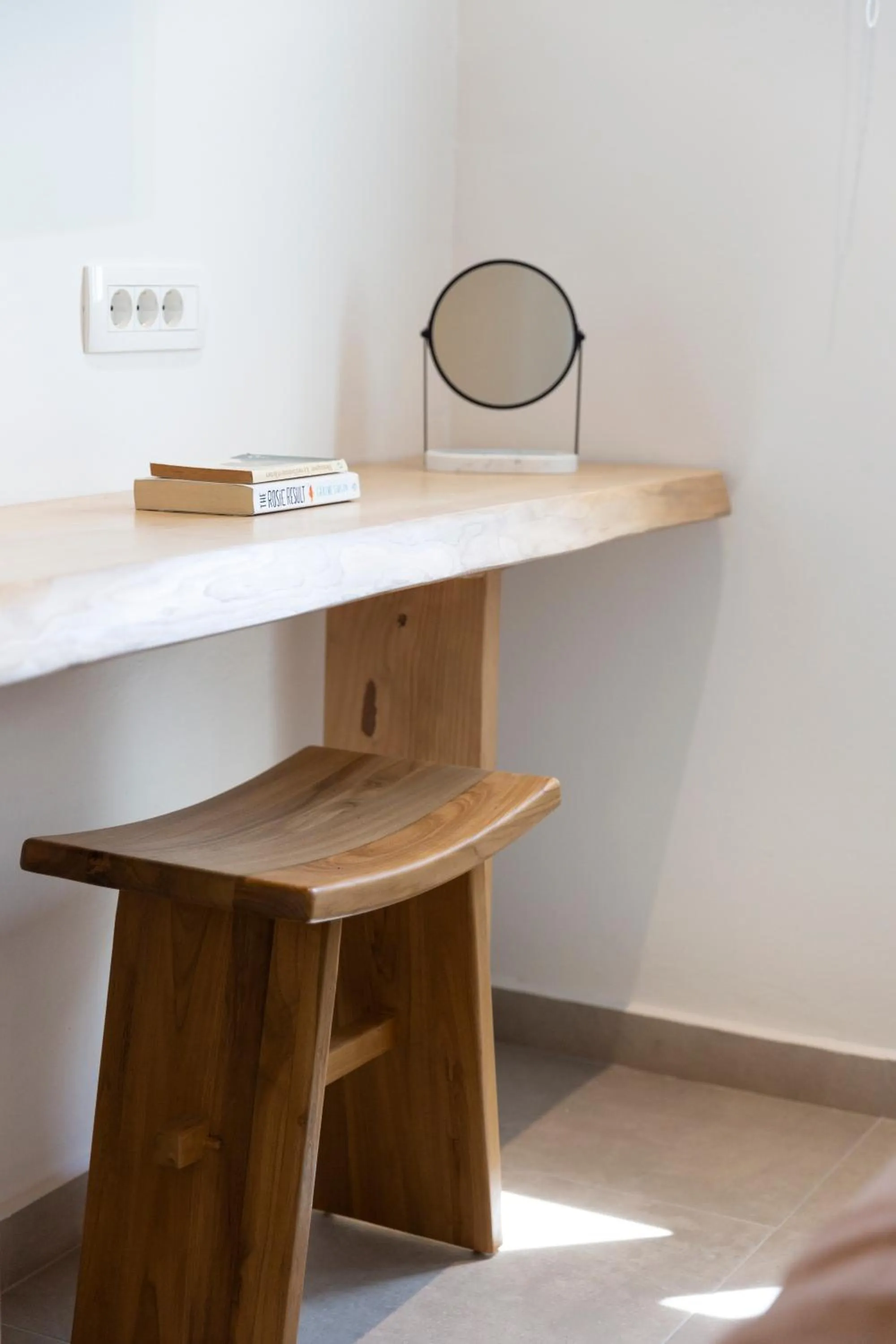 hair dresser in Asimina Hotel