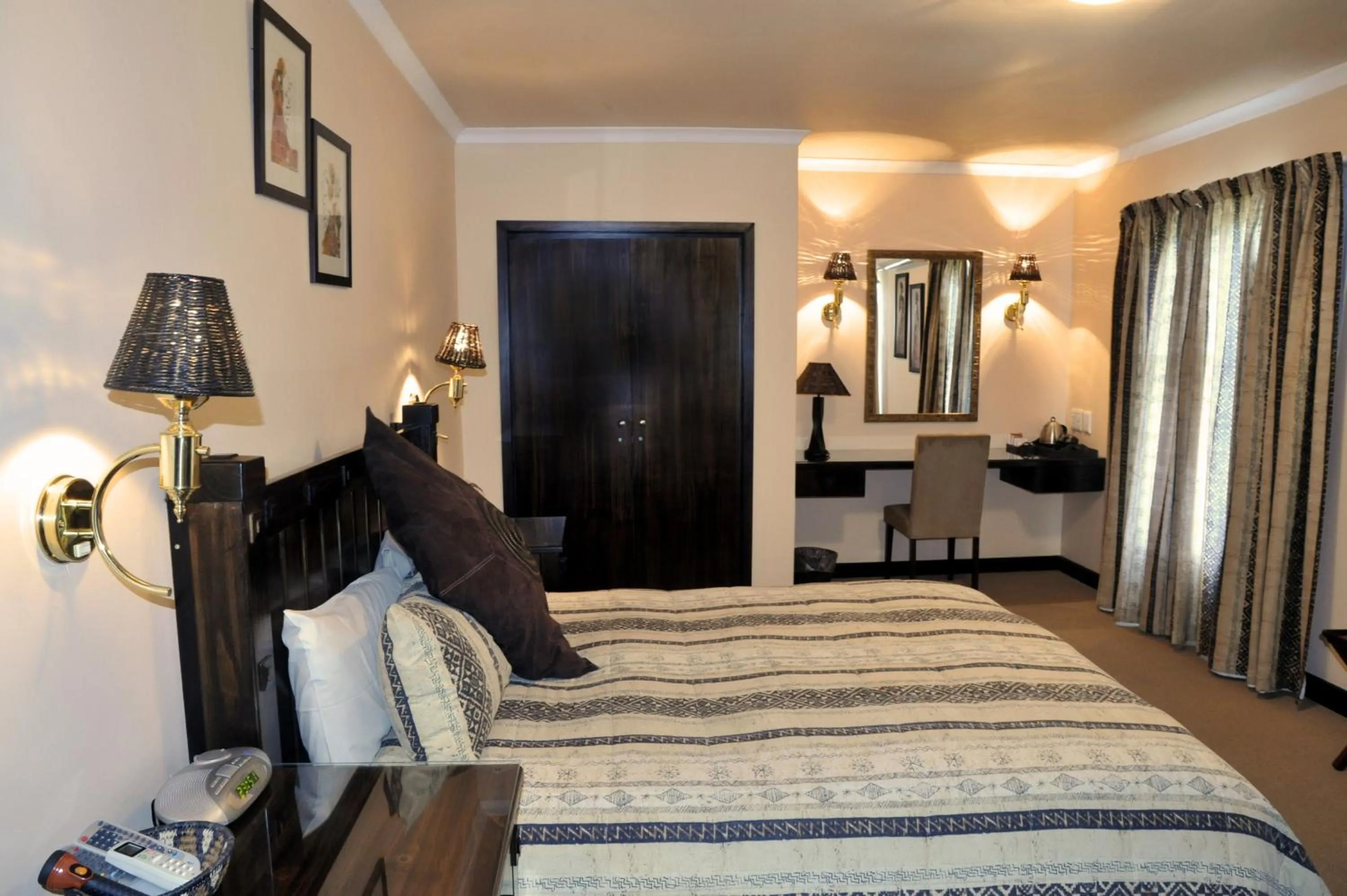 Bedroom, Bed in Ipe Tombe Guest Lodge - Midrand
