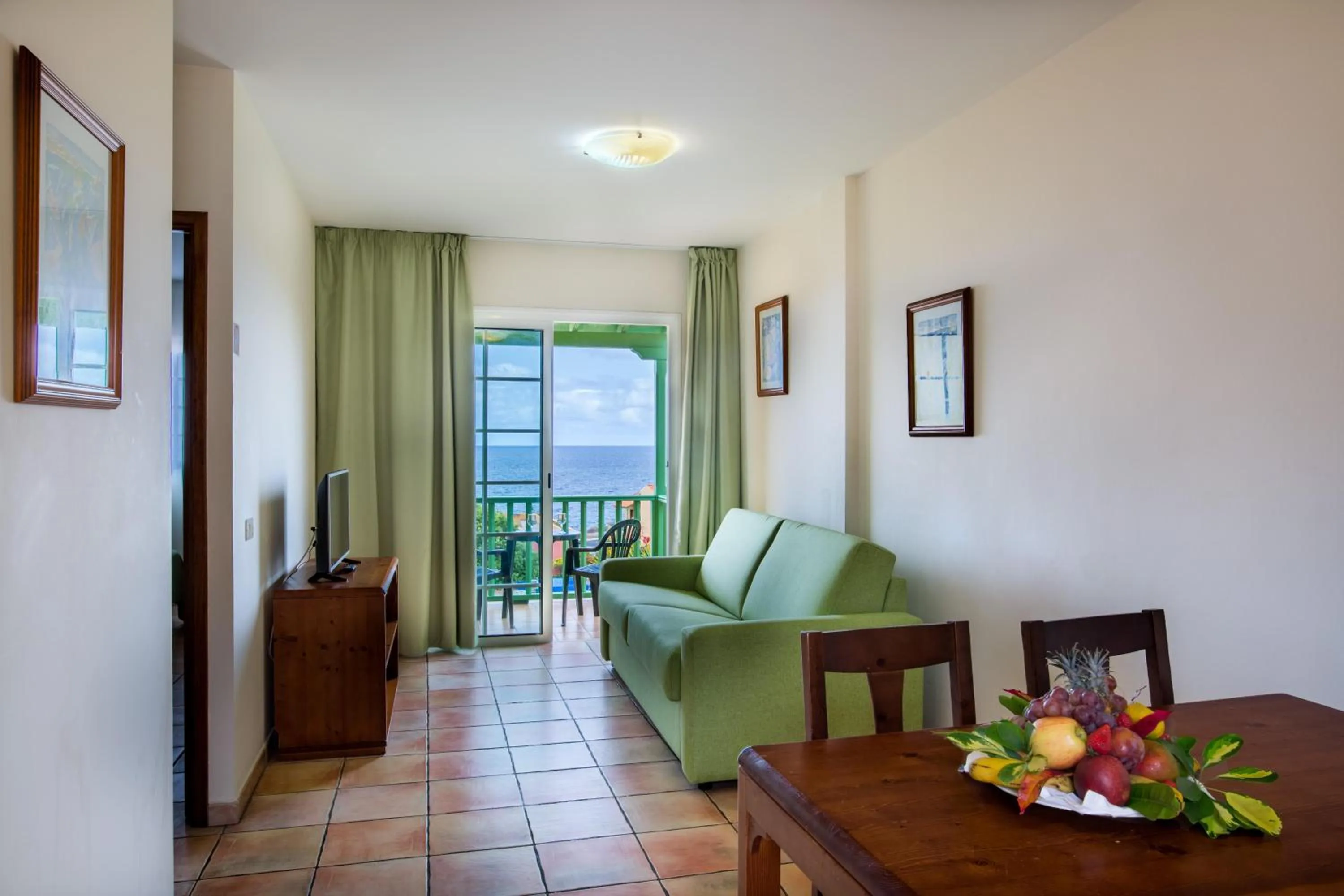 Photo of the whole room in Apartamentos La Caleta