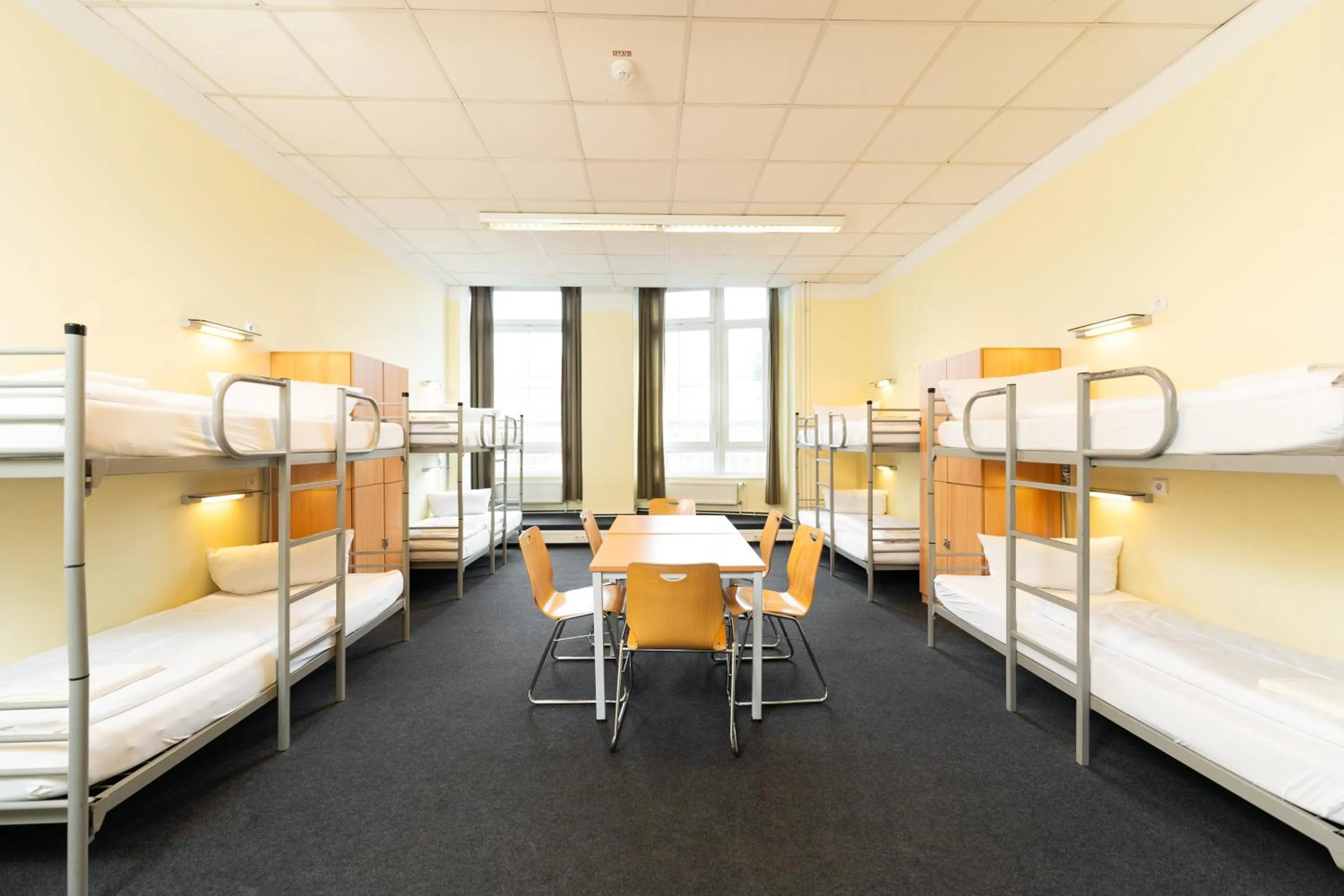 Photo of the whole room, Bed in Industriepalast Berlin