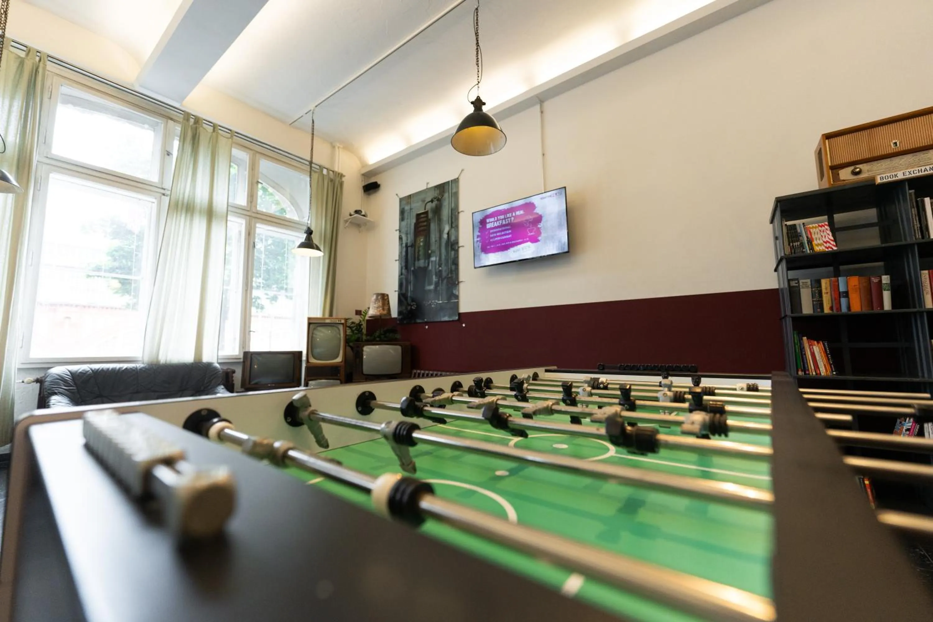 Communal lounge/ TV room in Industriepalast Berlin