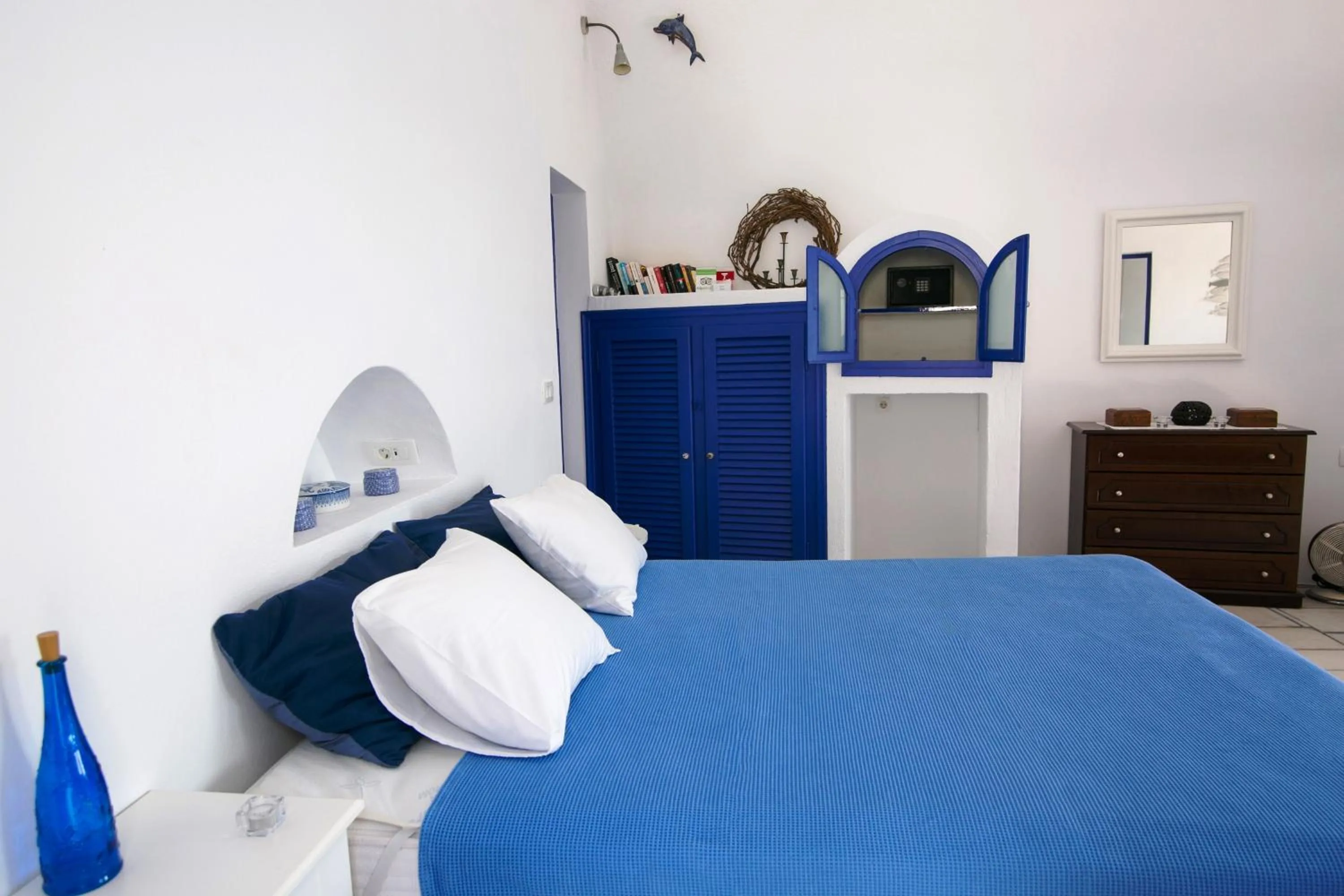 Bed in Ifestio Villas Oia