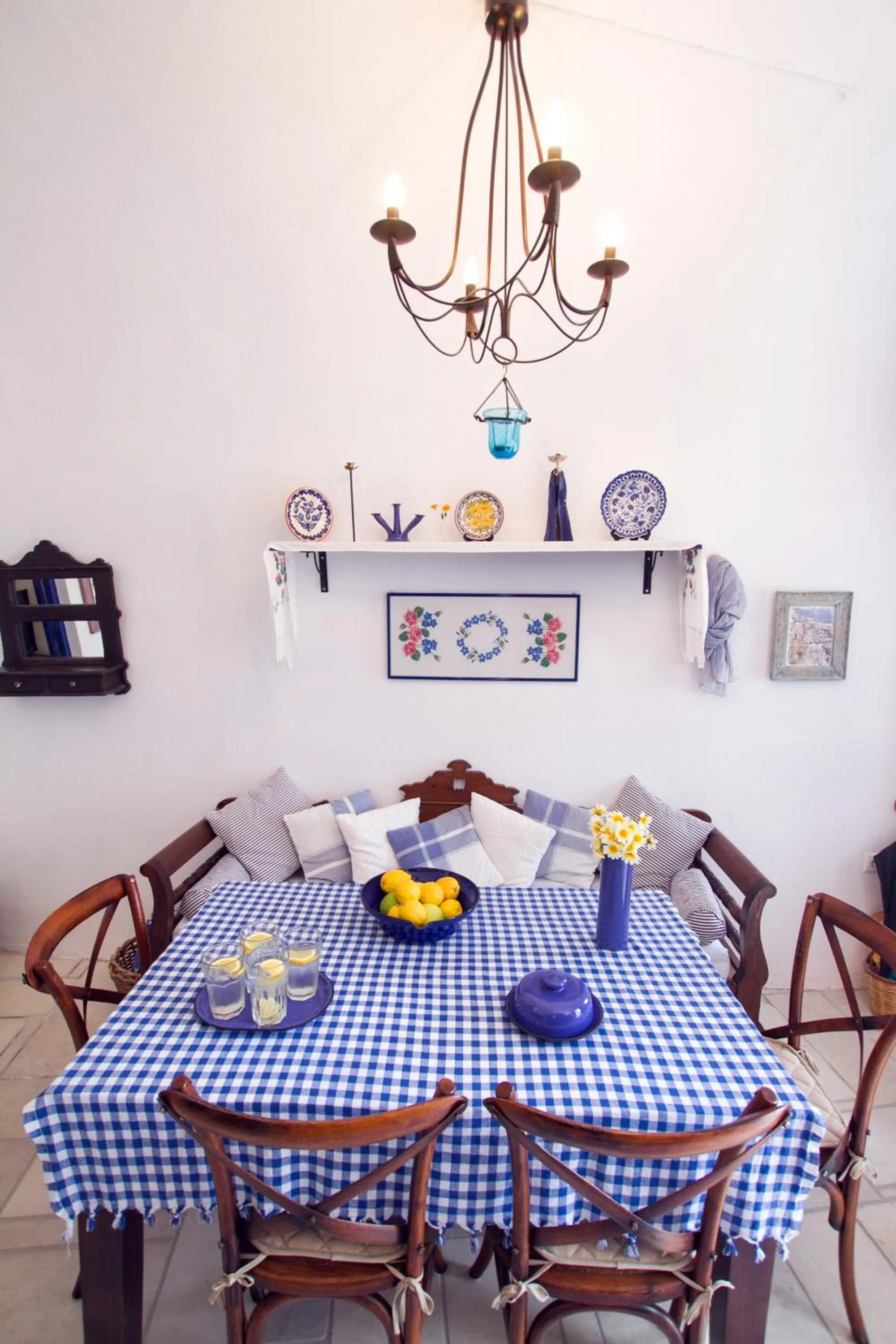 Dining area in Ifestio Villas Oia