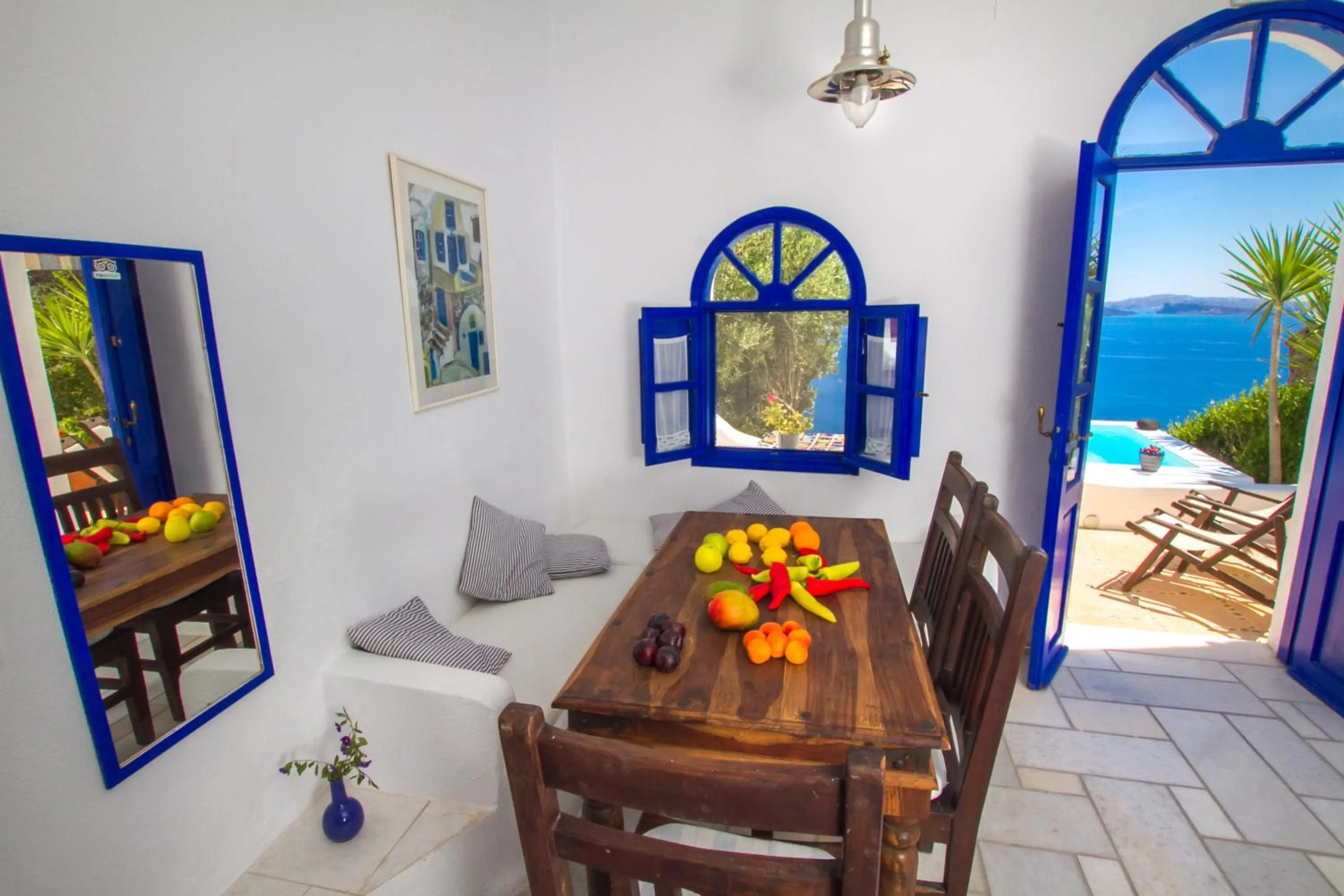 Dining area in Ifestio Villas Oia