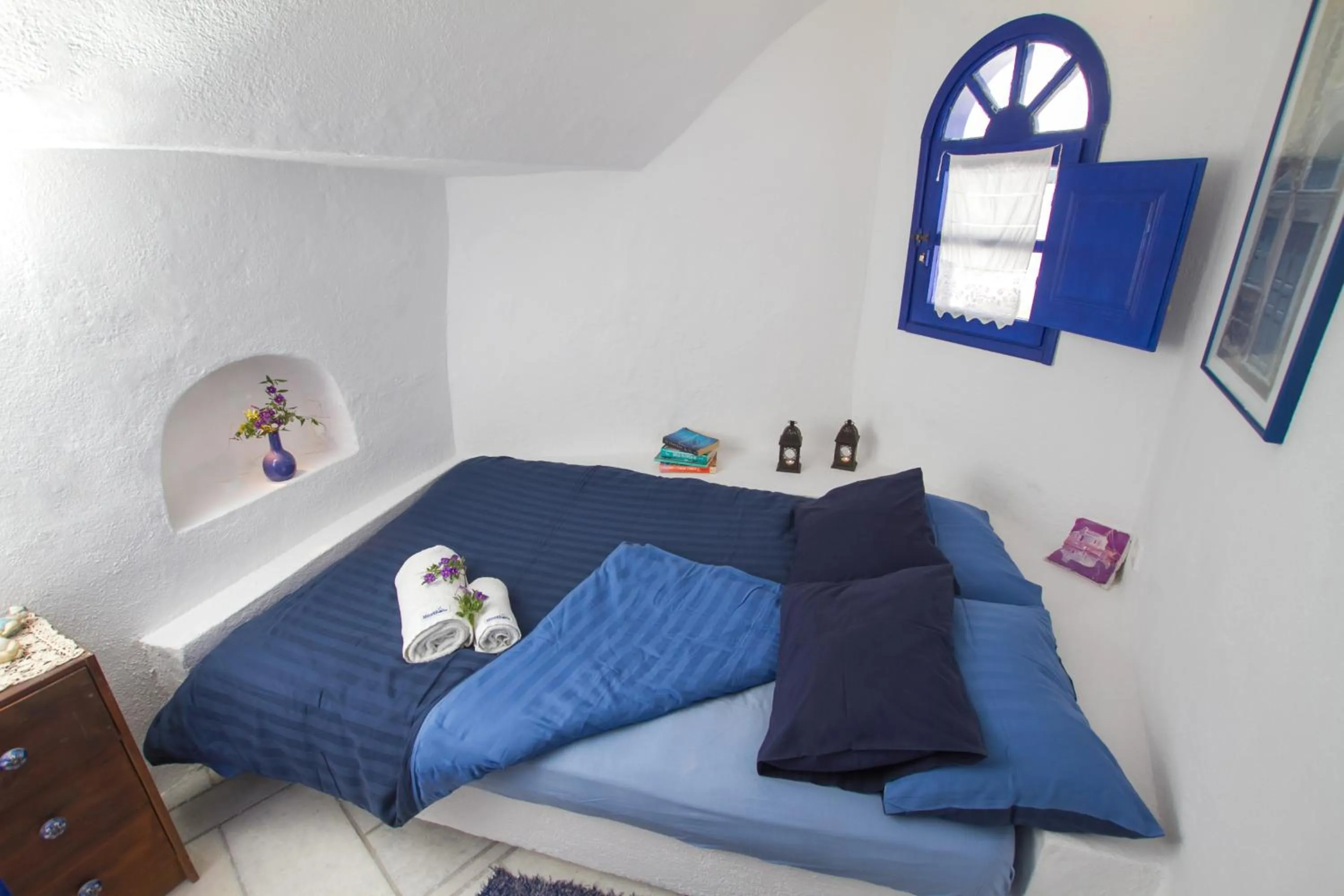 Bedroom, Bed in Ifestio Villas Oia
