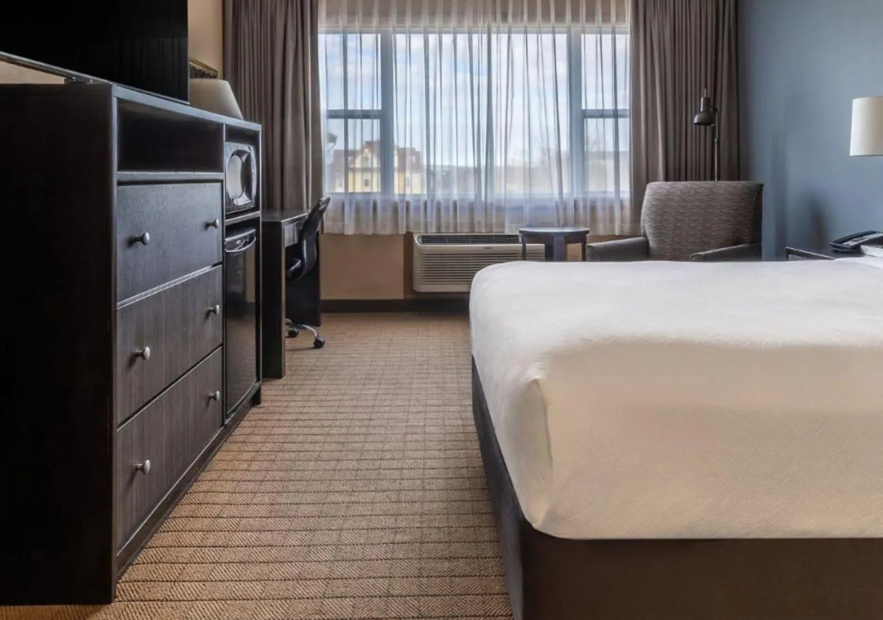 Bedroom, Bed in Inn on Prince Hotel and Conference Centre Truro