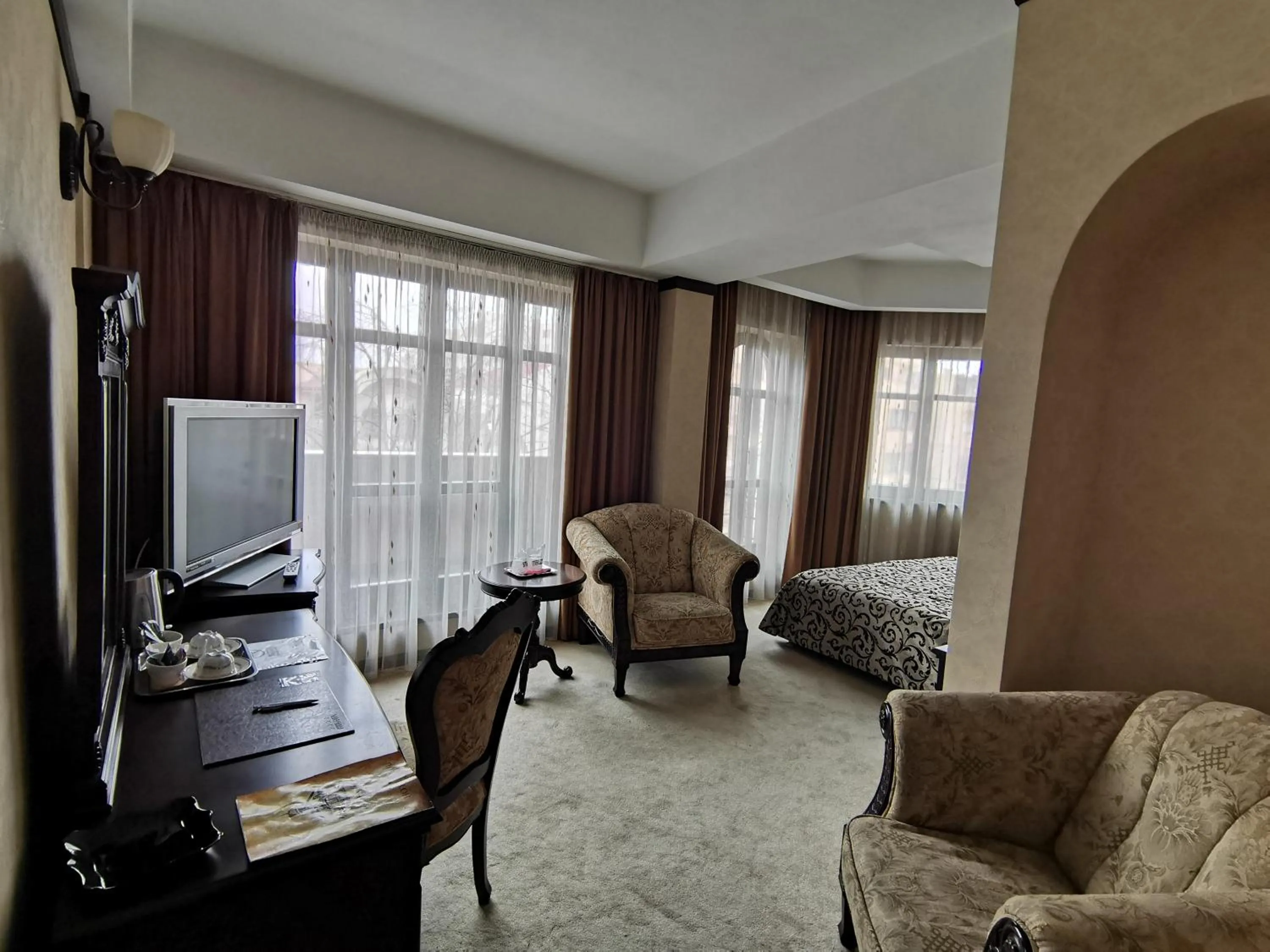 Photo of the whole room in Hotel Carol