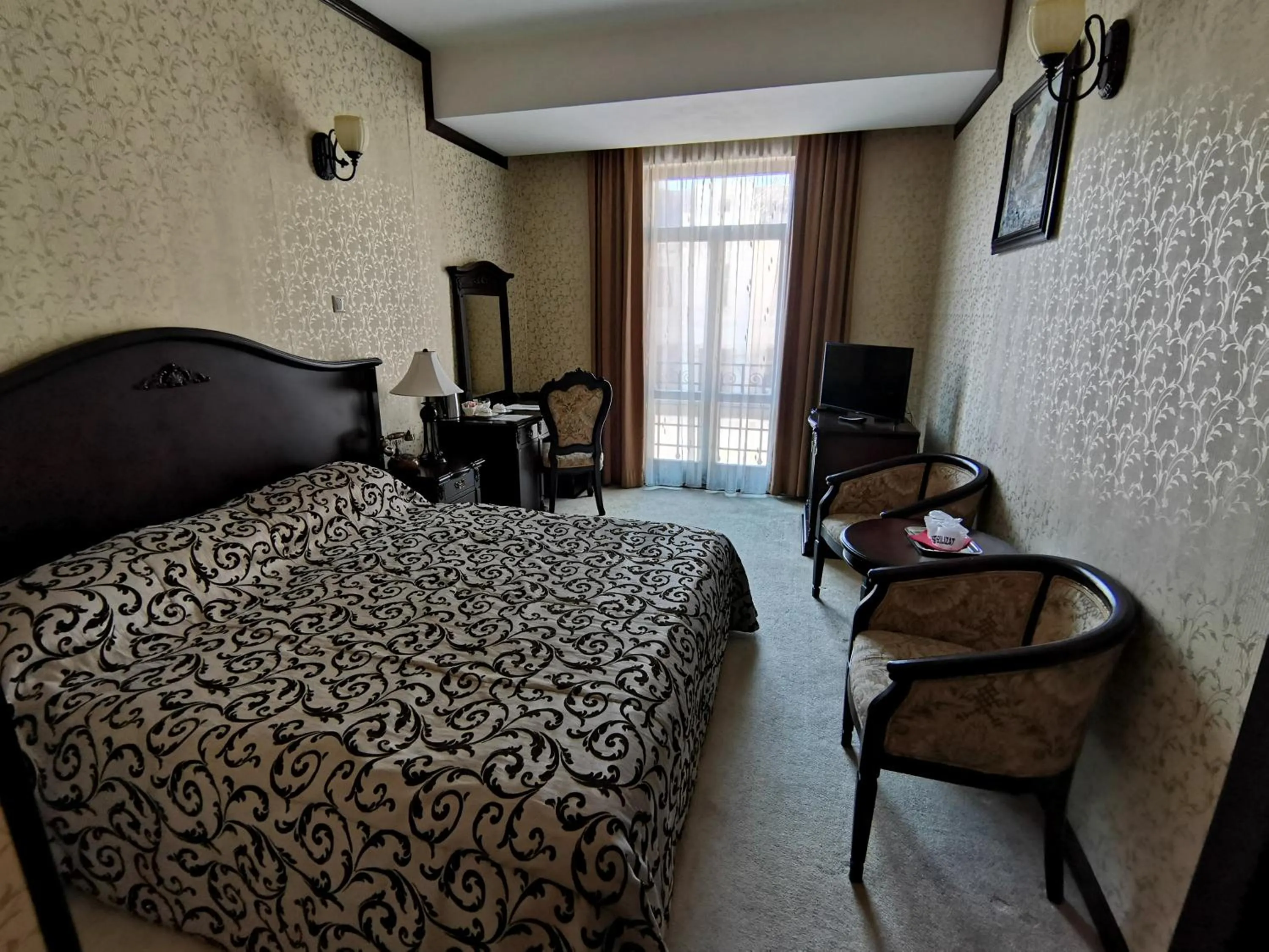 Photo of the whole room, Bed in Hotel Carol