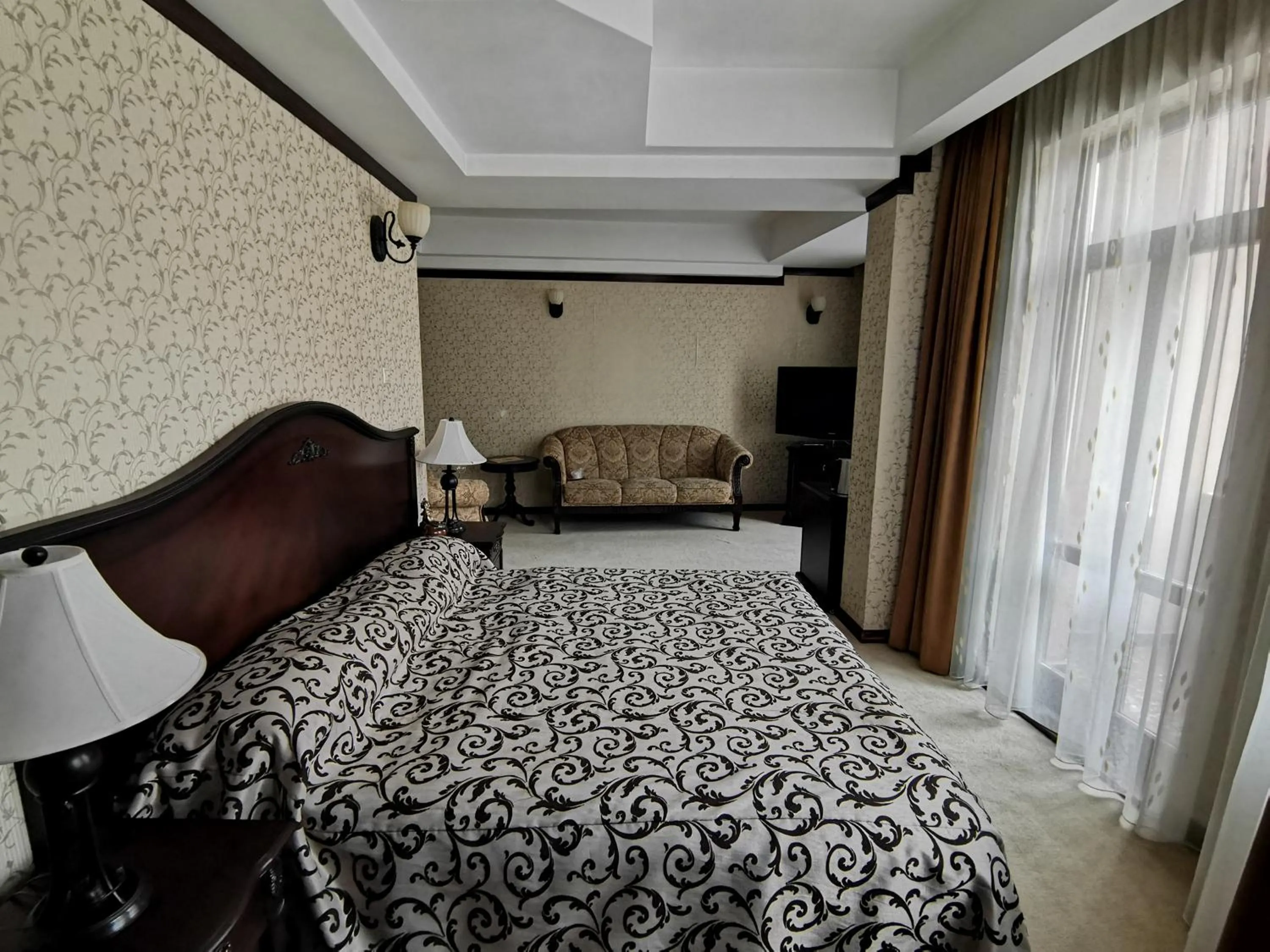 Photo of the whole room, Bed in Hotel Carol