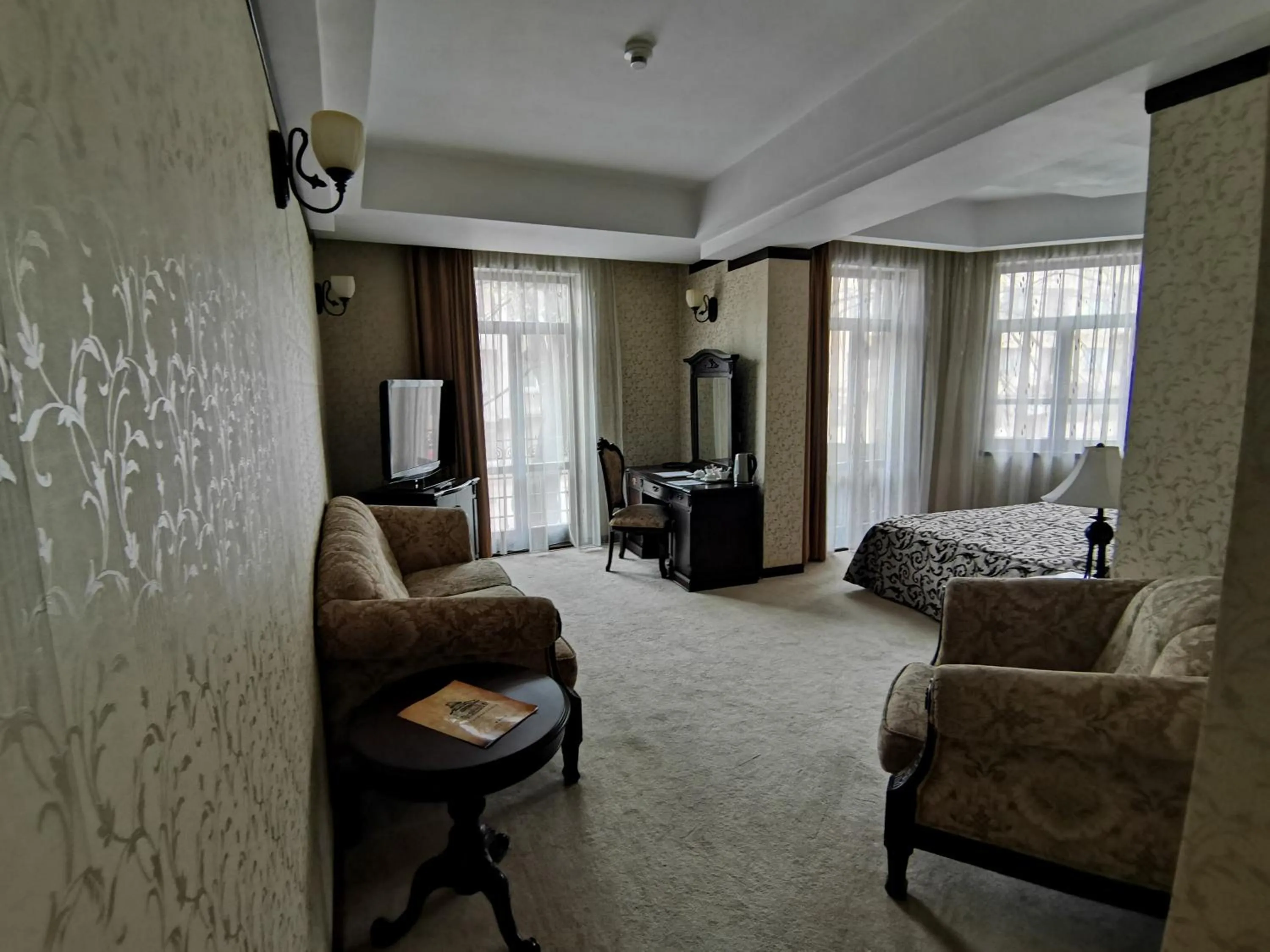 Photo of the whole room in Hotel Carol