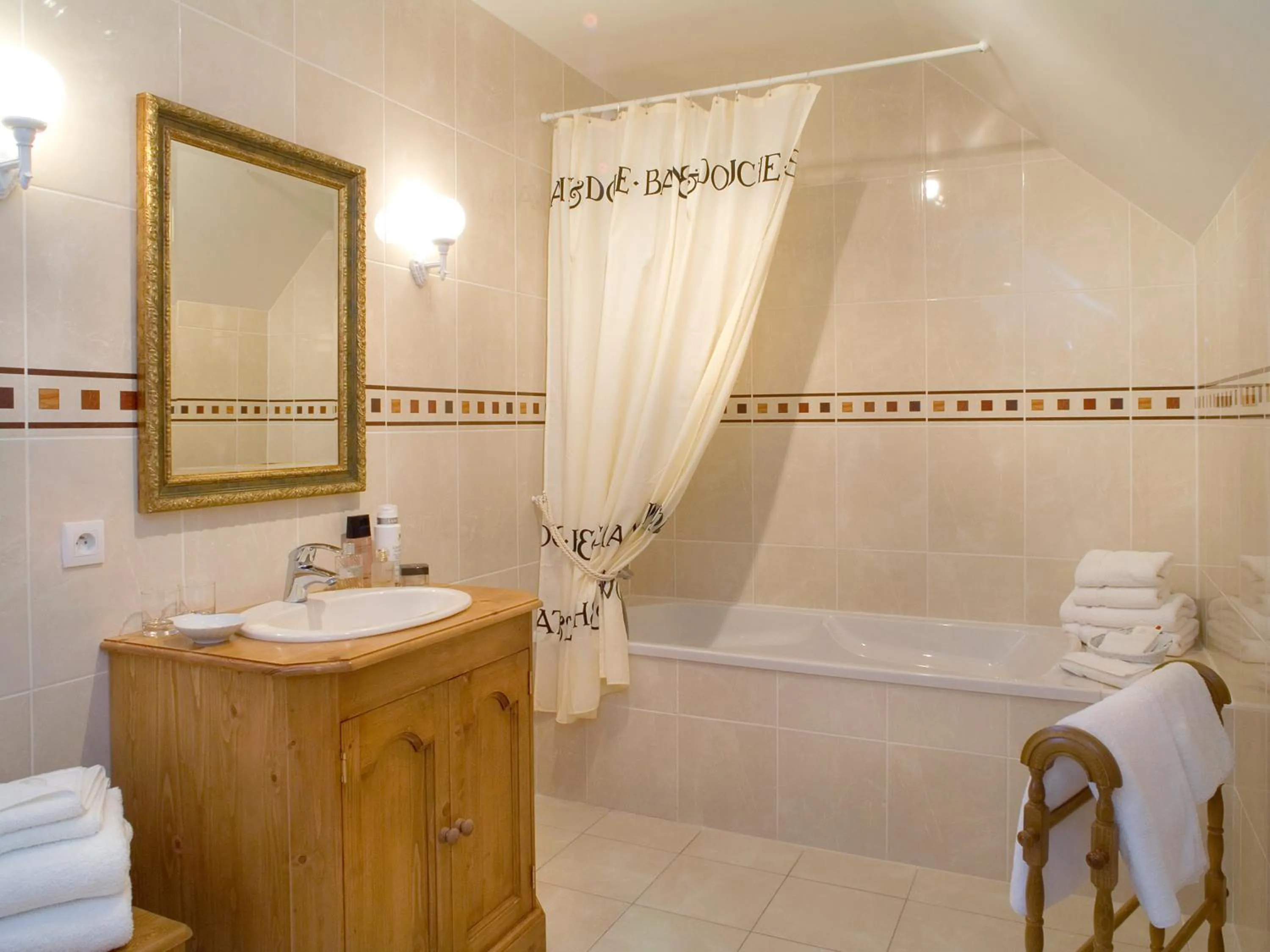Bathroom in Logis Le Fleuray