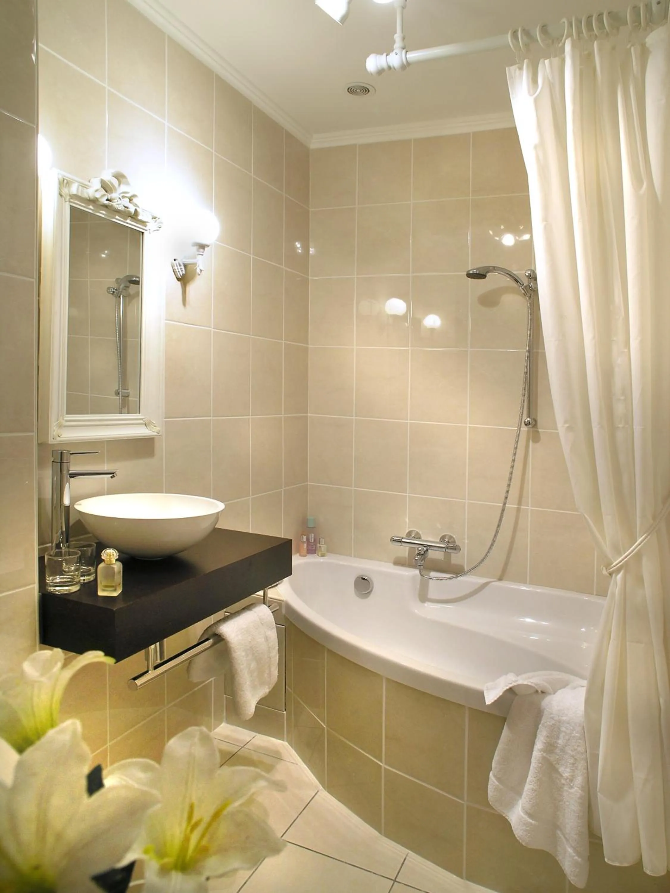 Bathroom in Logis Le Fleuray