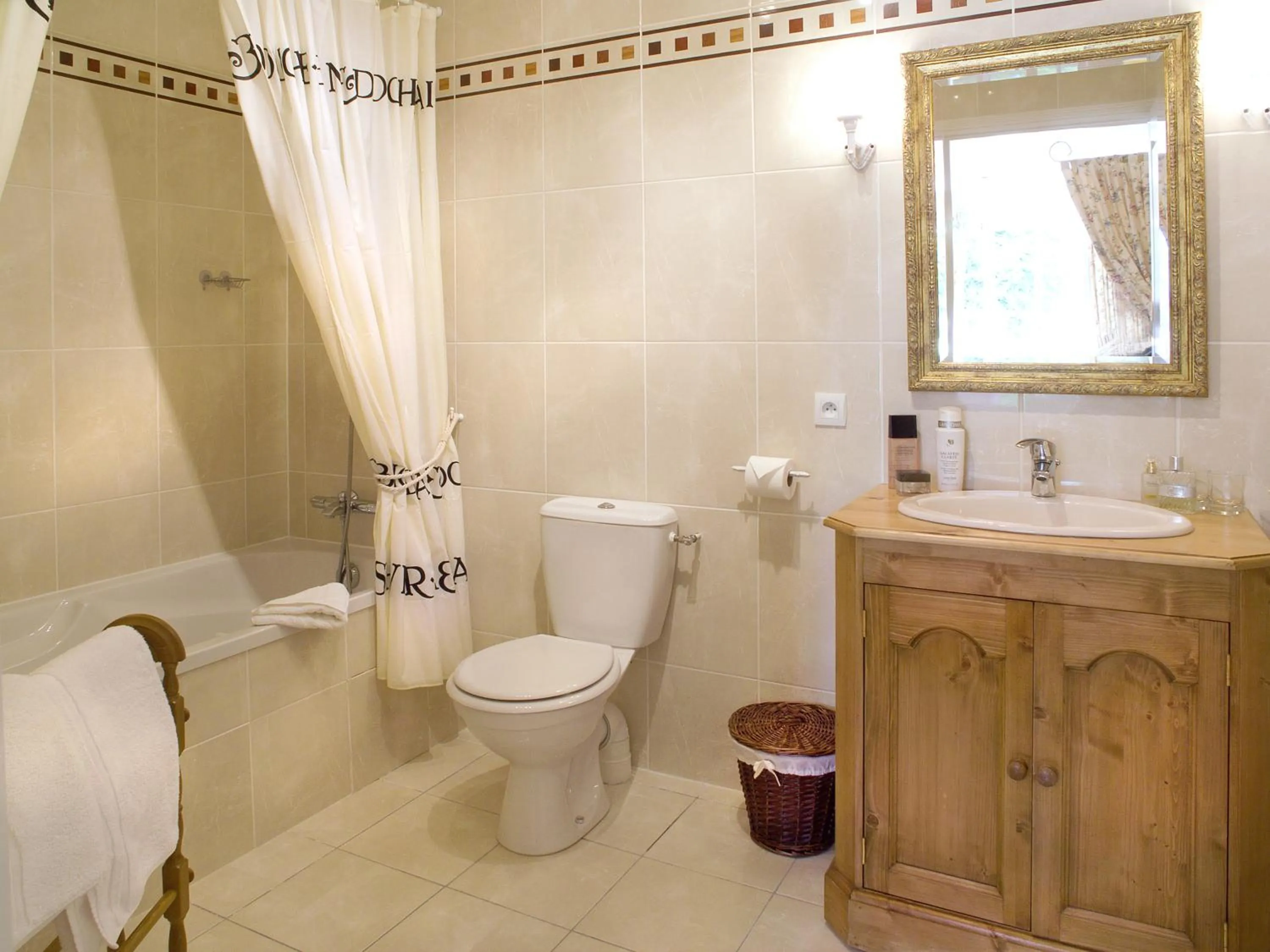 Bathroom in Logis Le Fleuray