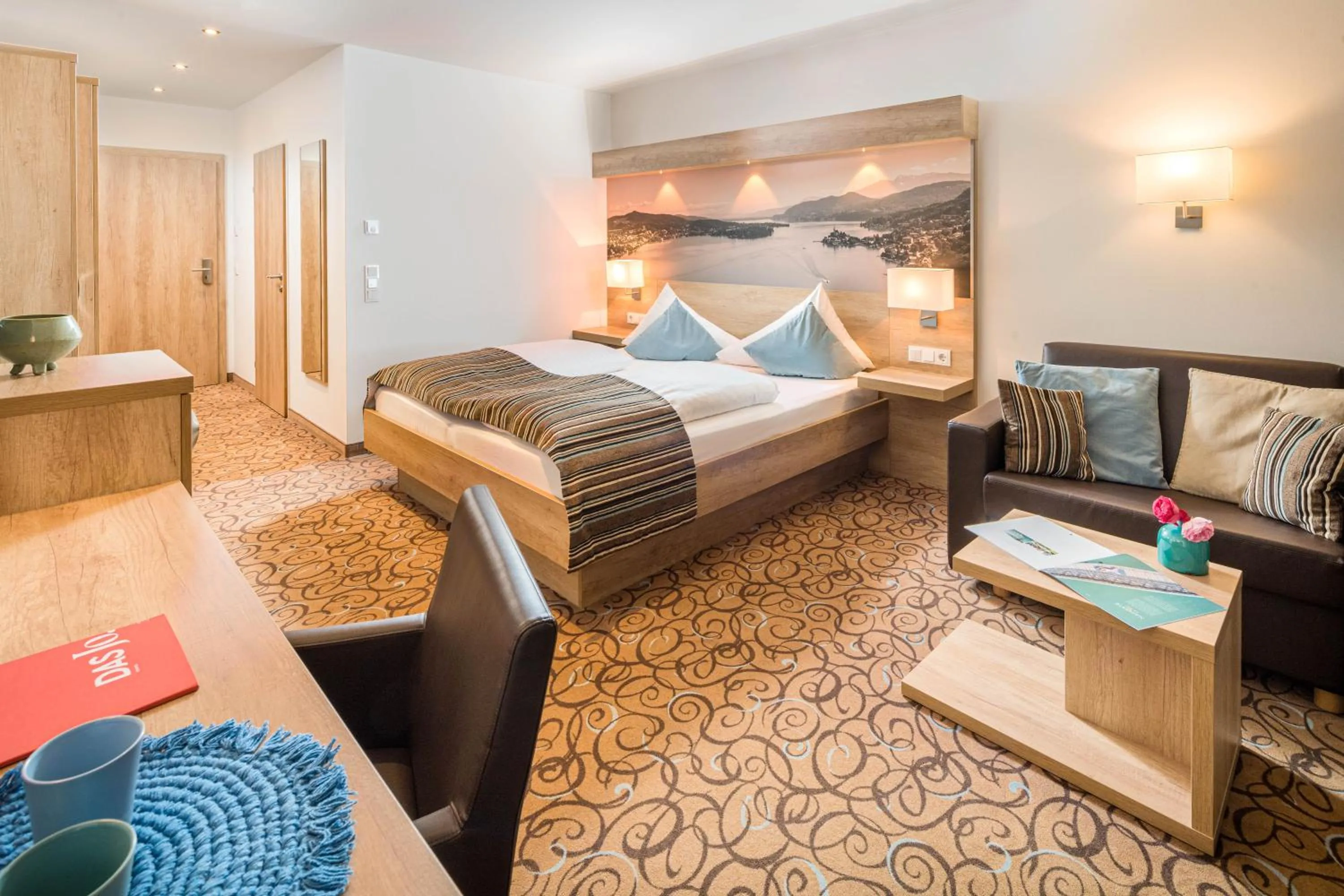 Photo of the whole room, Bed in Seehotel Das JO