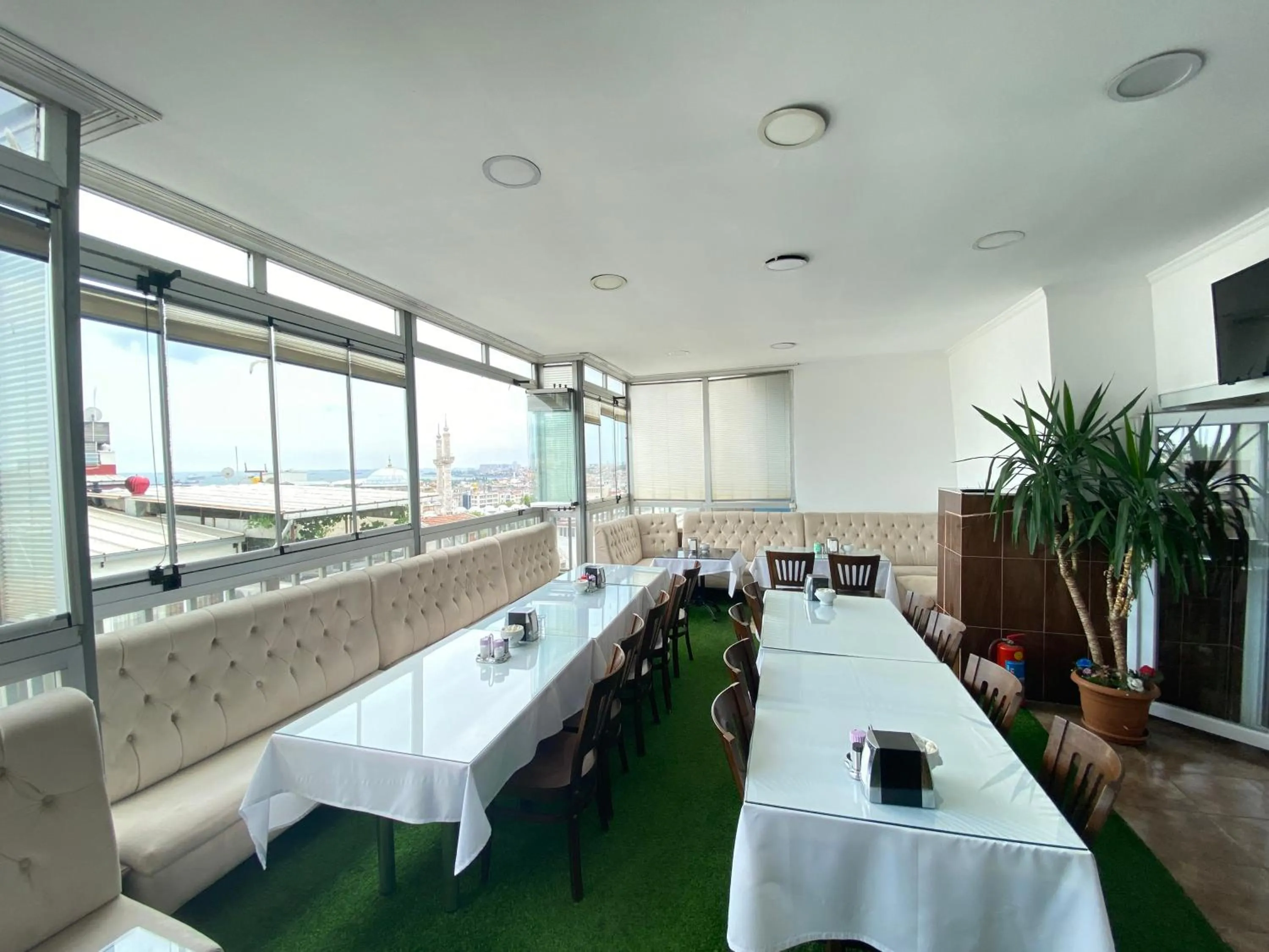 Restaurant/places to eat in Polanin Hotel