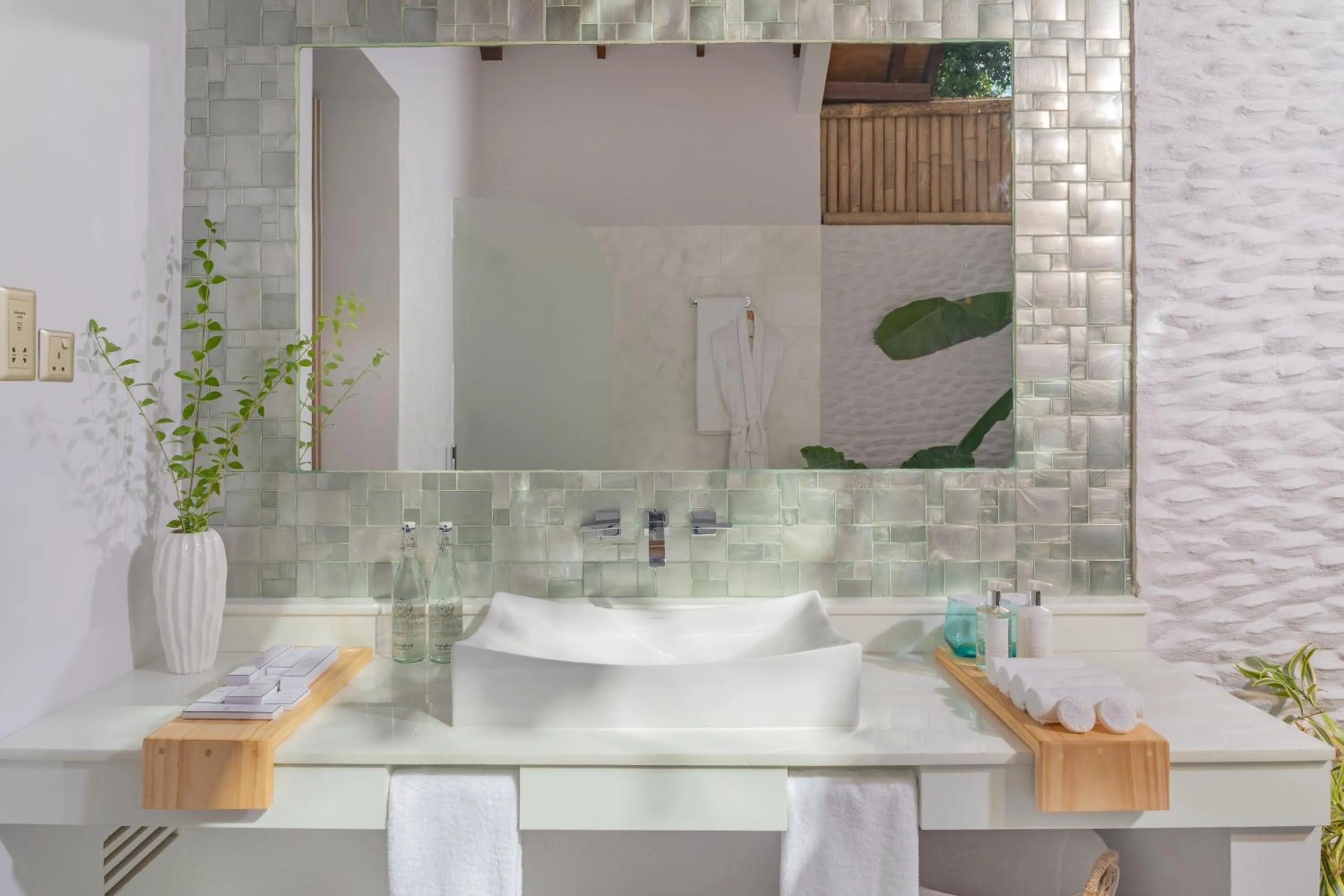 Bathroom in Malahini Kuda Bandos Resort