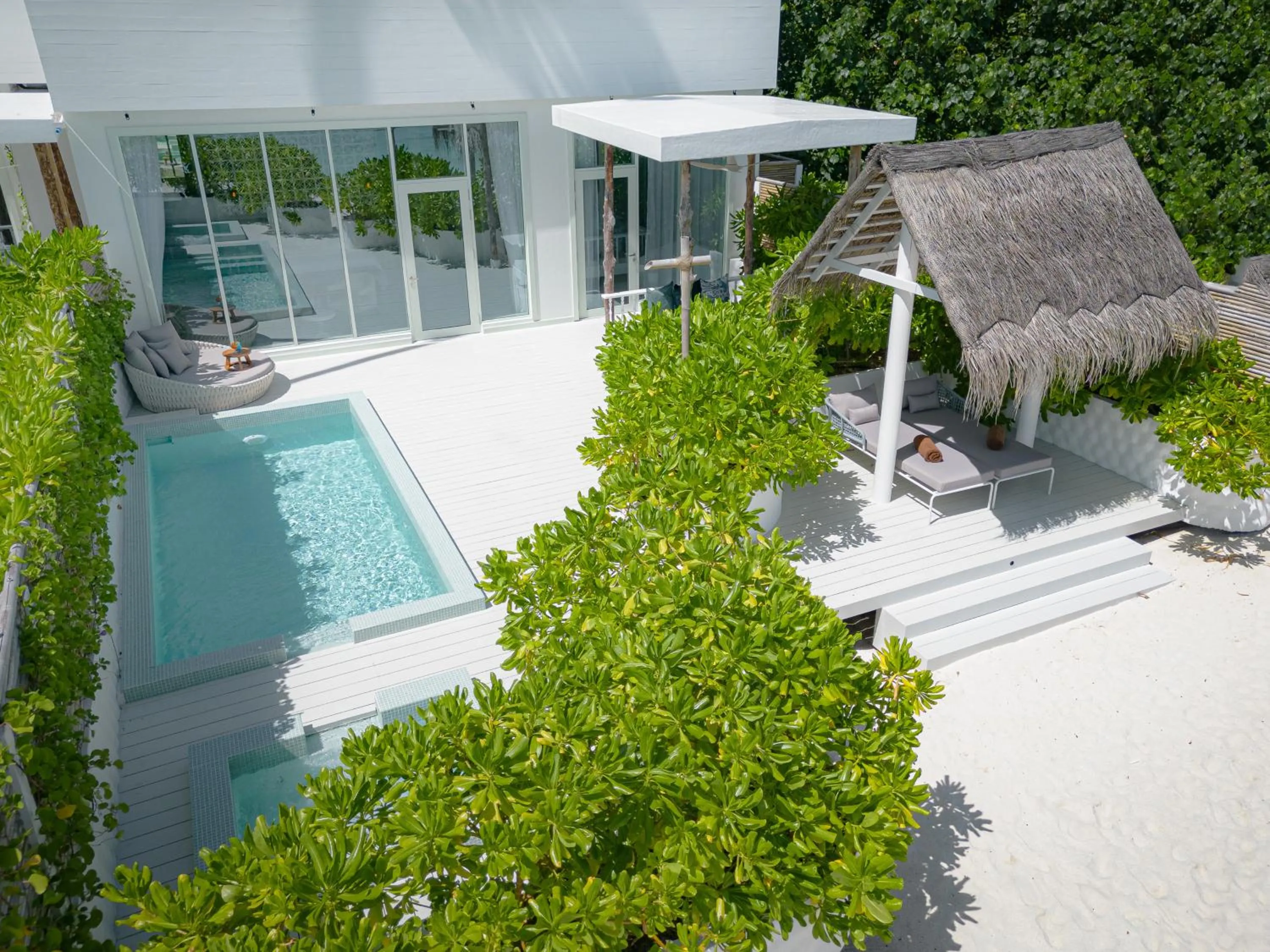 Swimming pool in Malahini Kuda Bandos Resort