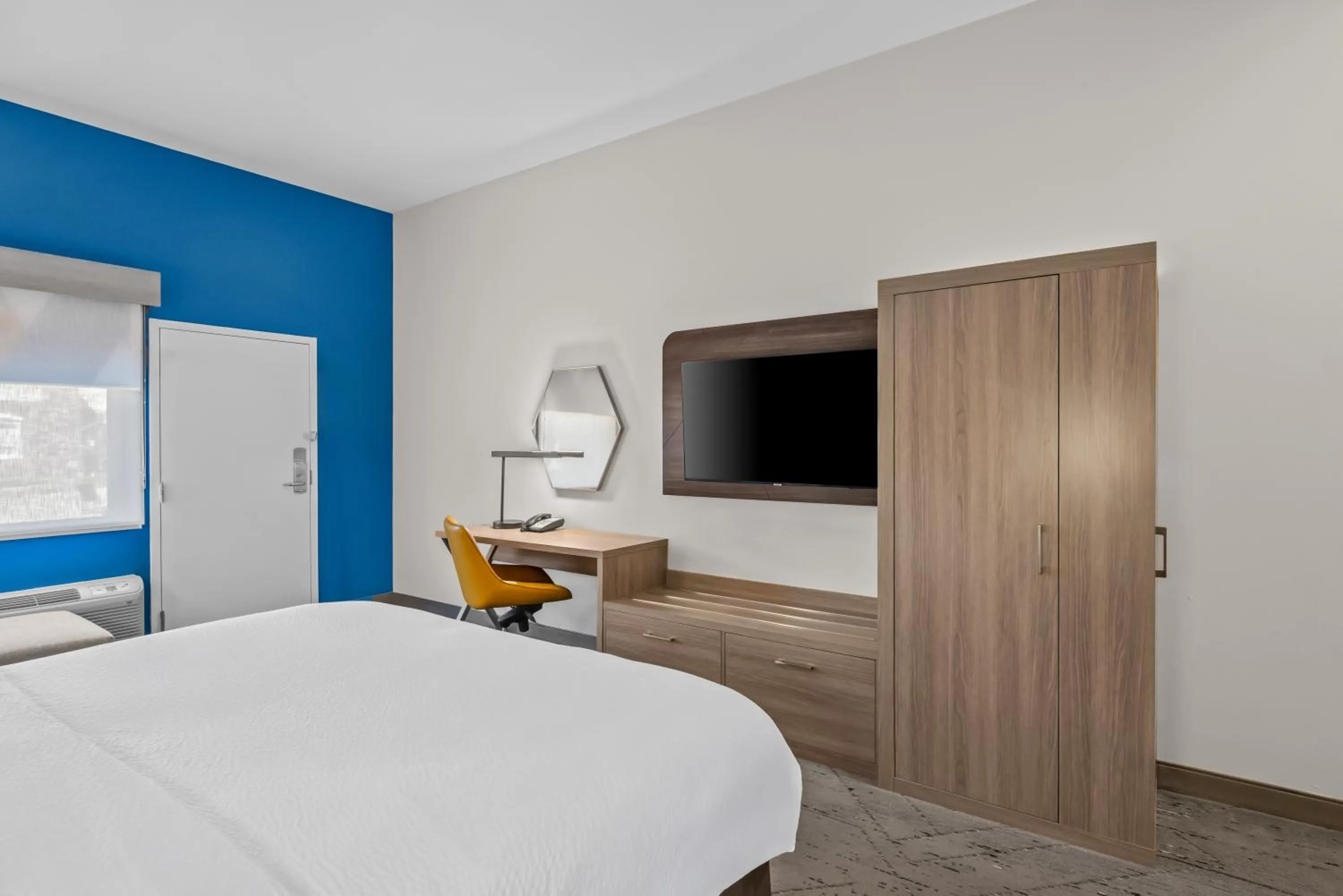 Bed in Holiday Inn Express Monticello by IHG