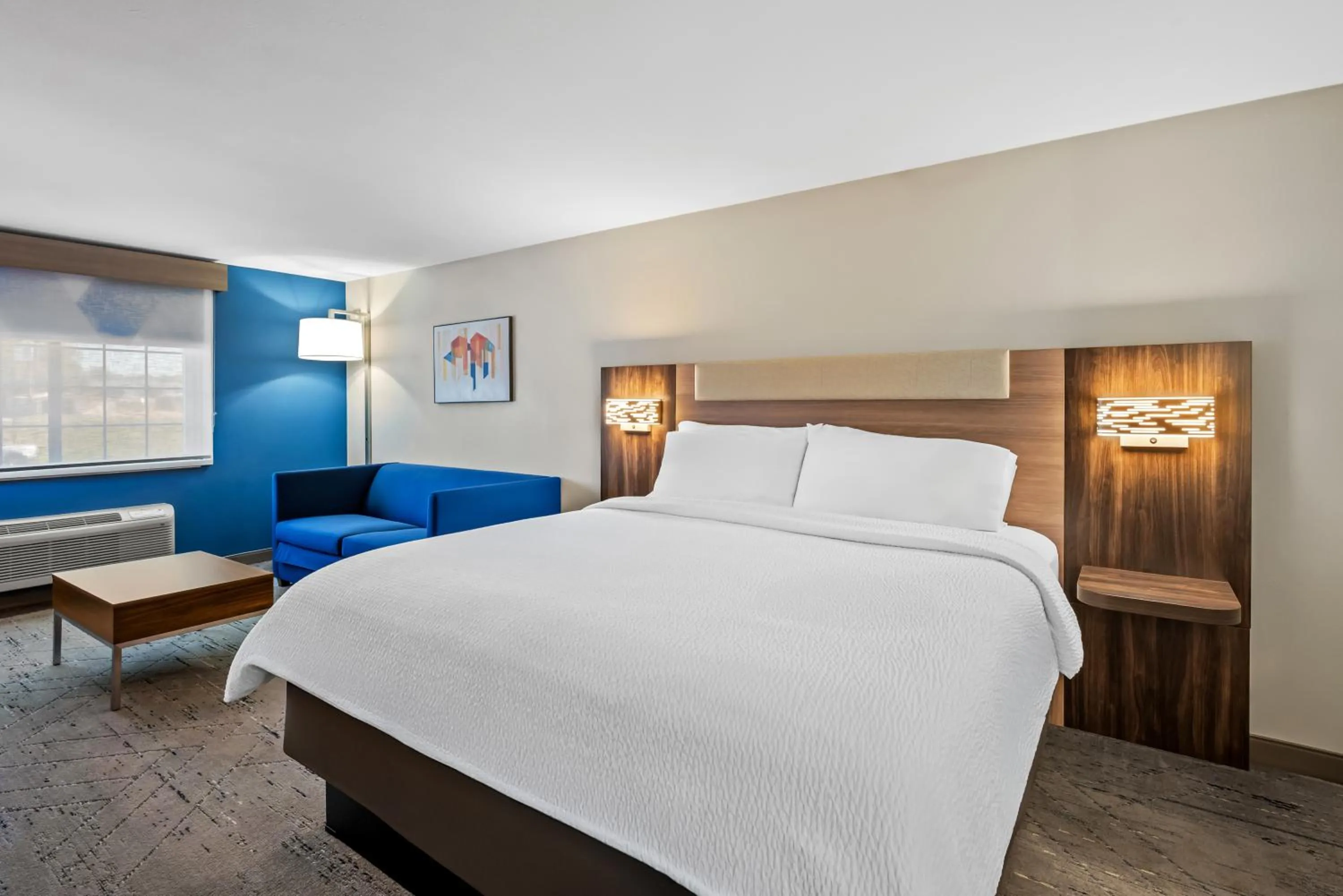 Bed in Holiday Inn Express Monticello by IHG