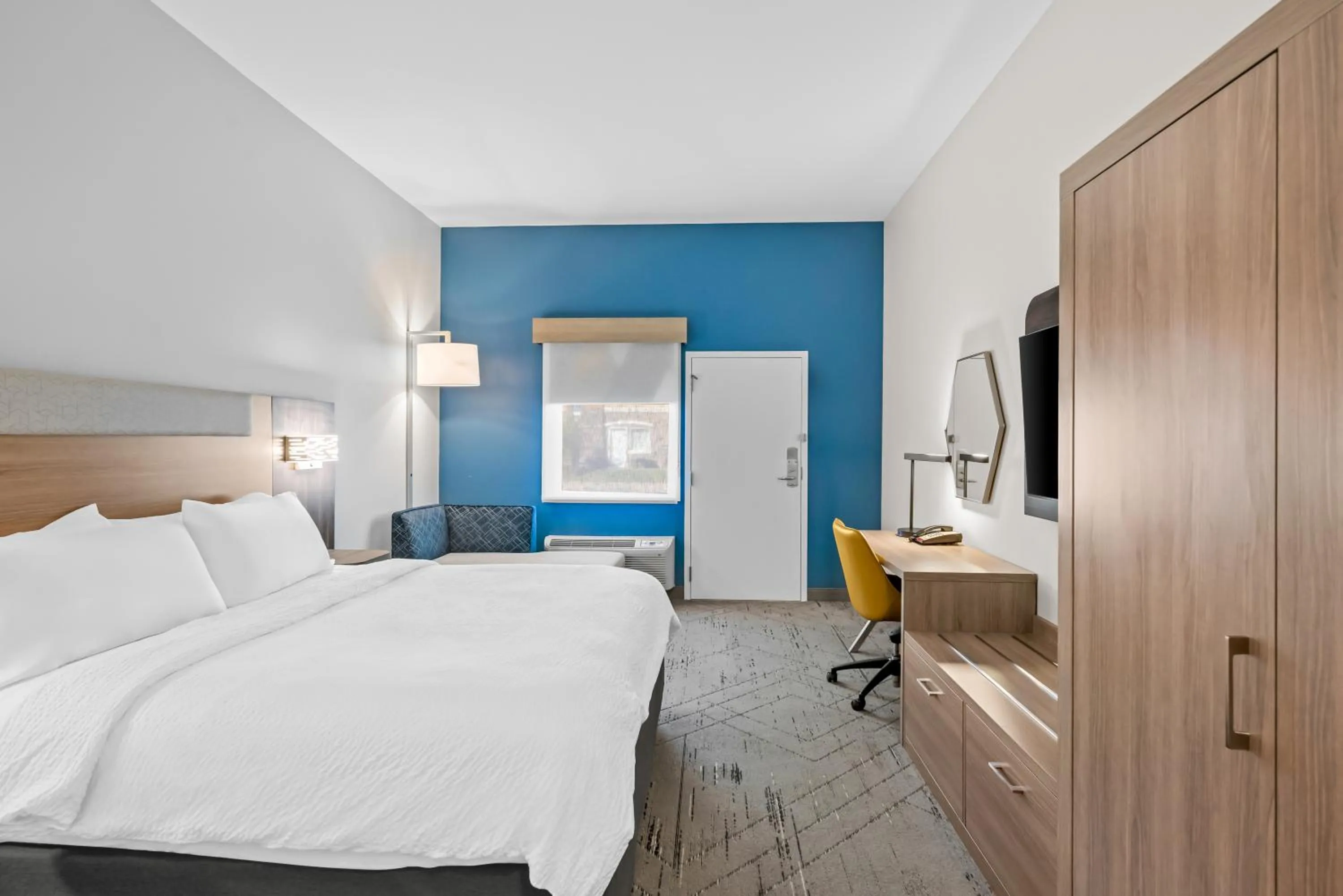 Pool view, Bed in Holiday Inn Express Monticello by IHG