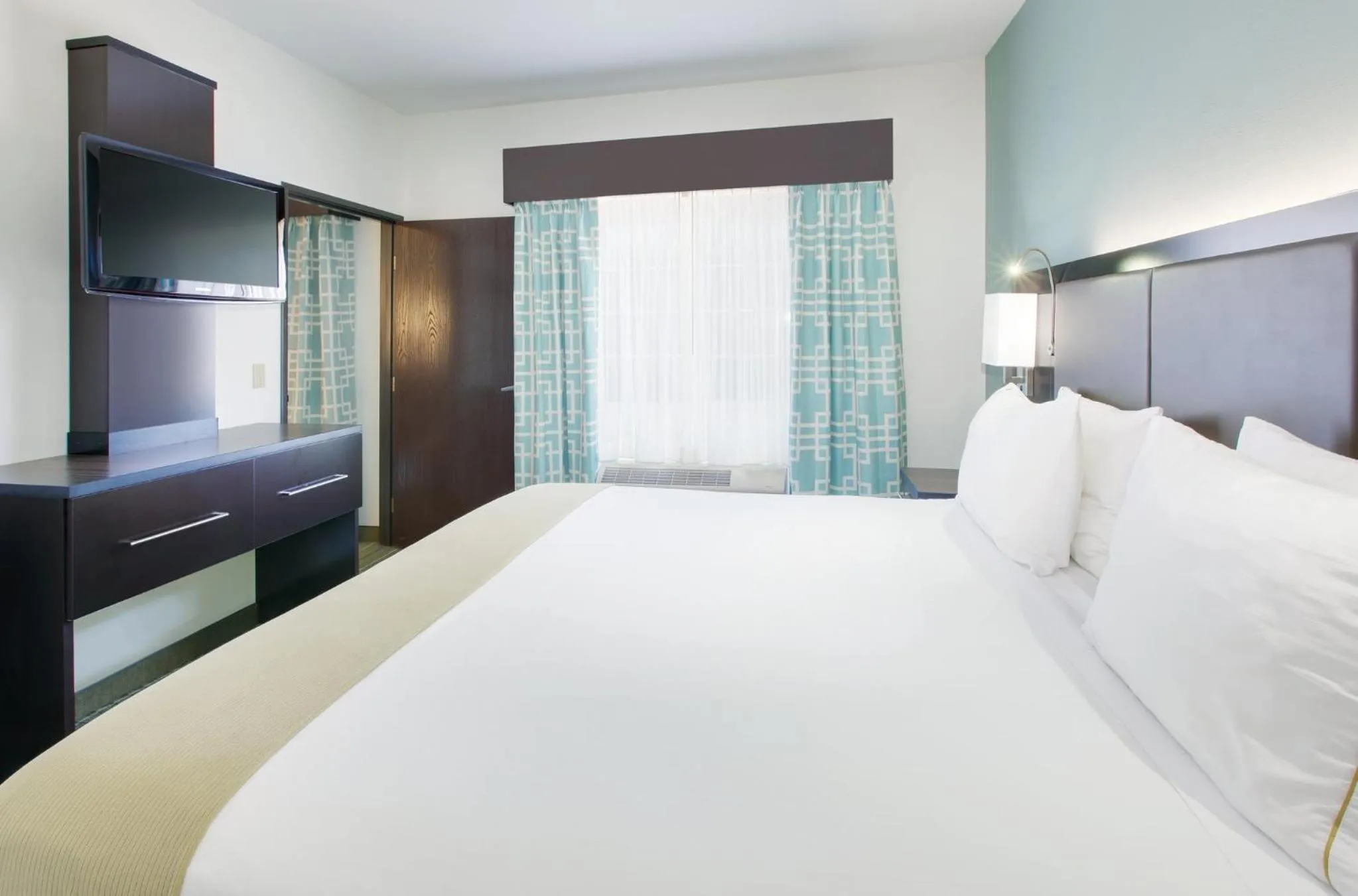 Bedroom, Bed in Holiday Inn Express Monticello by IHG