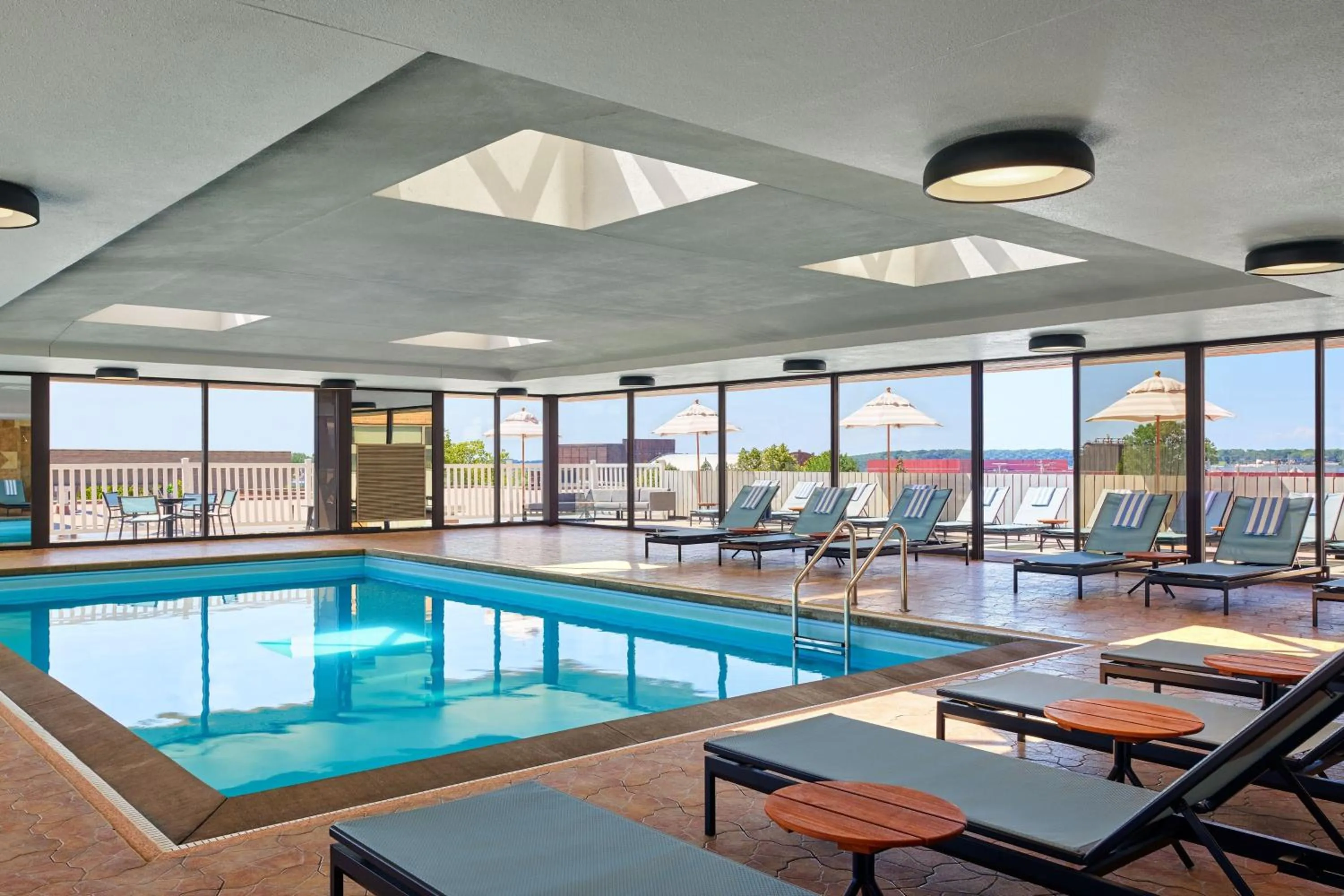 Swimming pool in Delta Hotels by Marriott Muskegon Convention Center